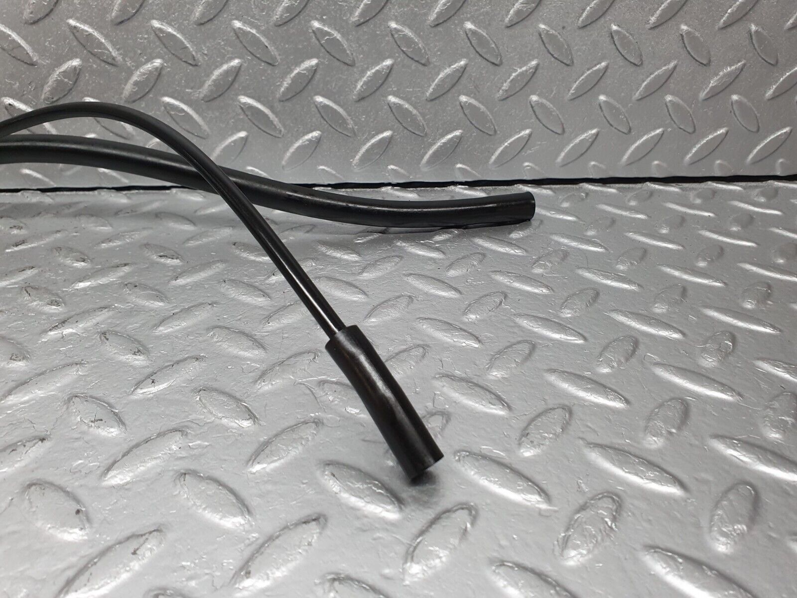 41110 Mercedes-Benz W126 300SE Fuel Vapor Hose Pipe 2014710781