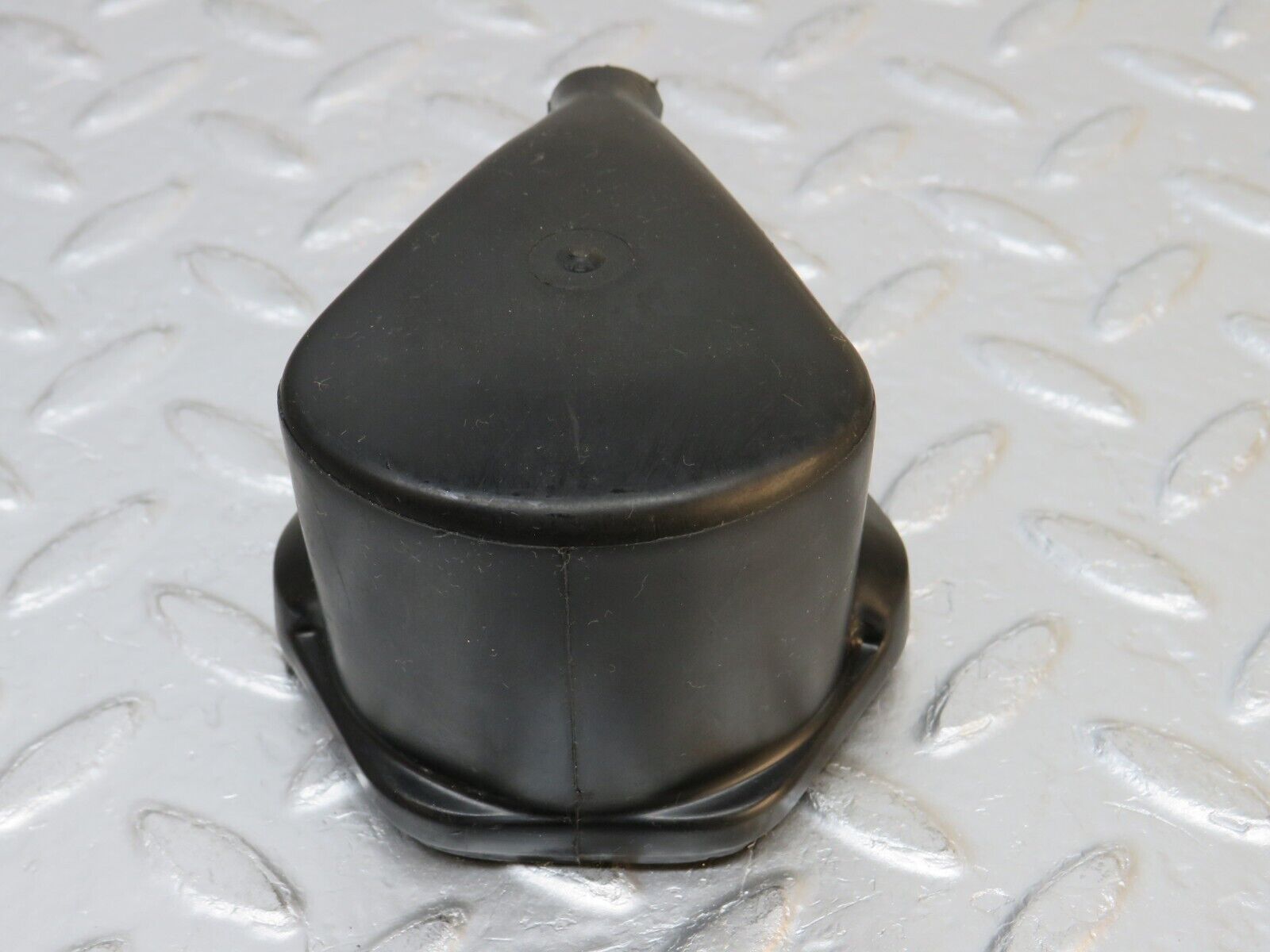 32415 Mercedes-Benz S124 300TE Wagon Ignition Coil Cover Cap 0001582285