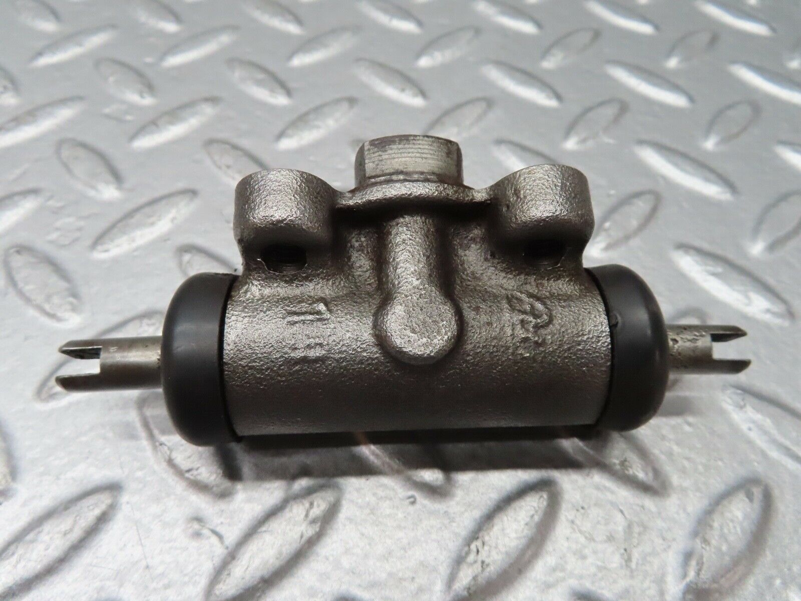 18304 Mercedes-Benz W111 220SE Coupe Rear Right Brake Shoe Accessory Set