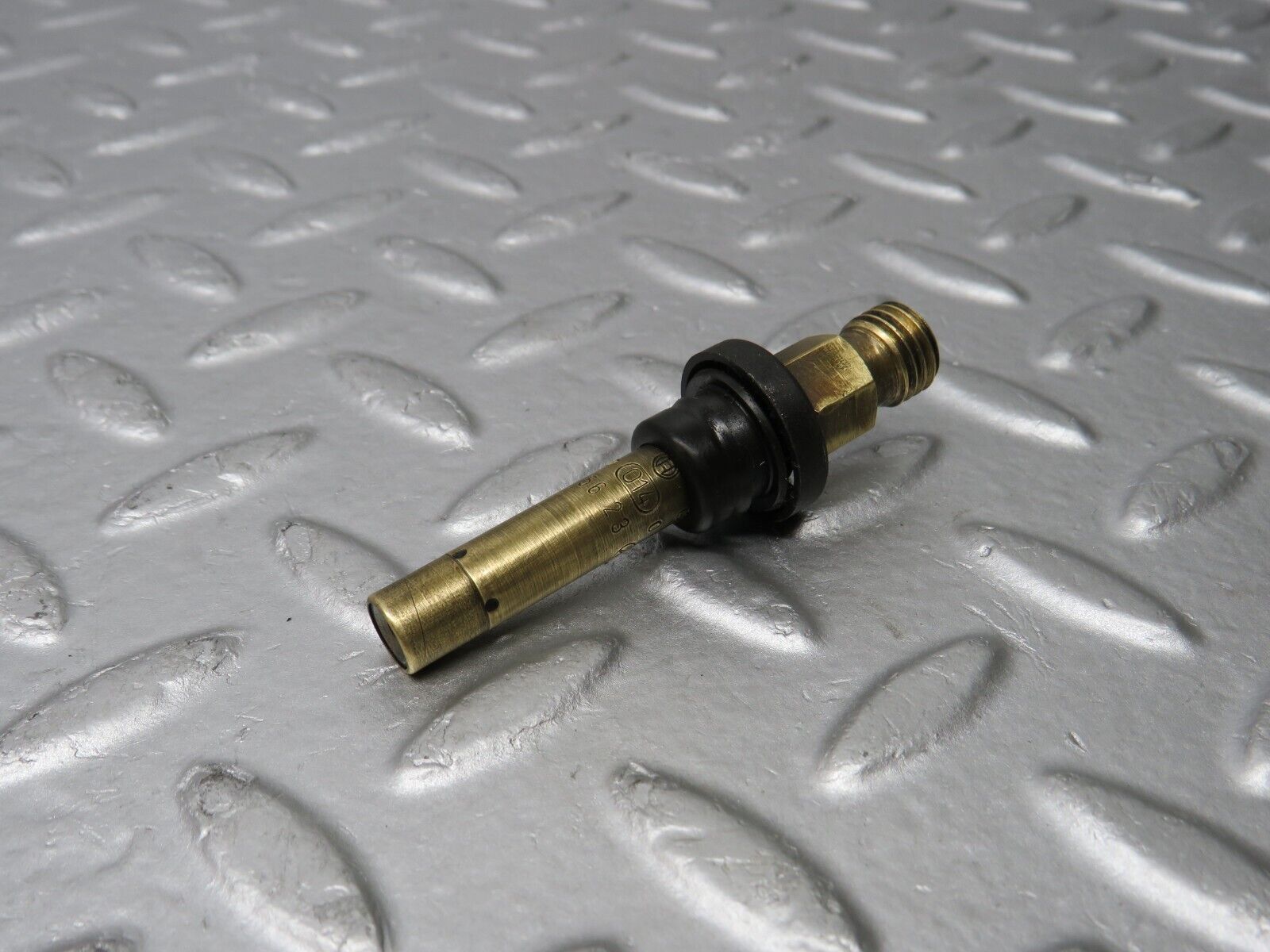 38904 Mercedes-Benz W201 190E 2.6L Fuel Injector Bosch 0000785623 0437502047