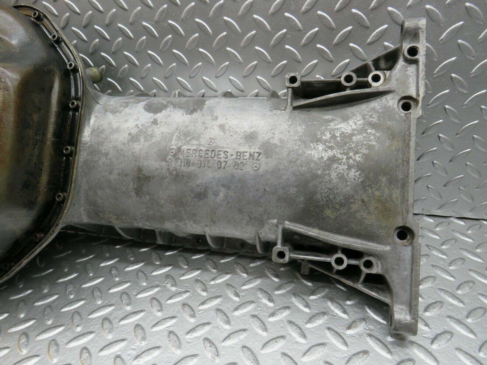 24124 Mercedes-Benz W123 280E Oil Pan Oil Sump 1100140208