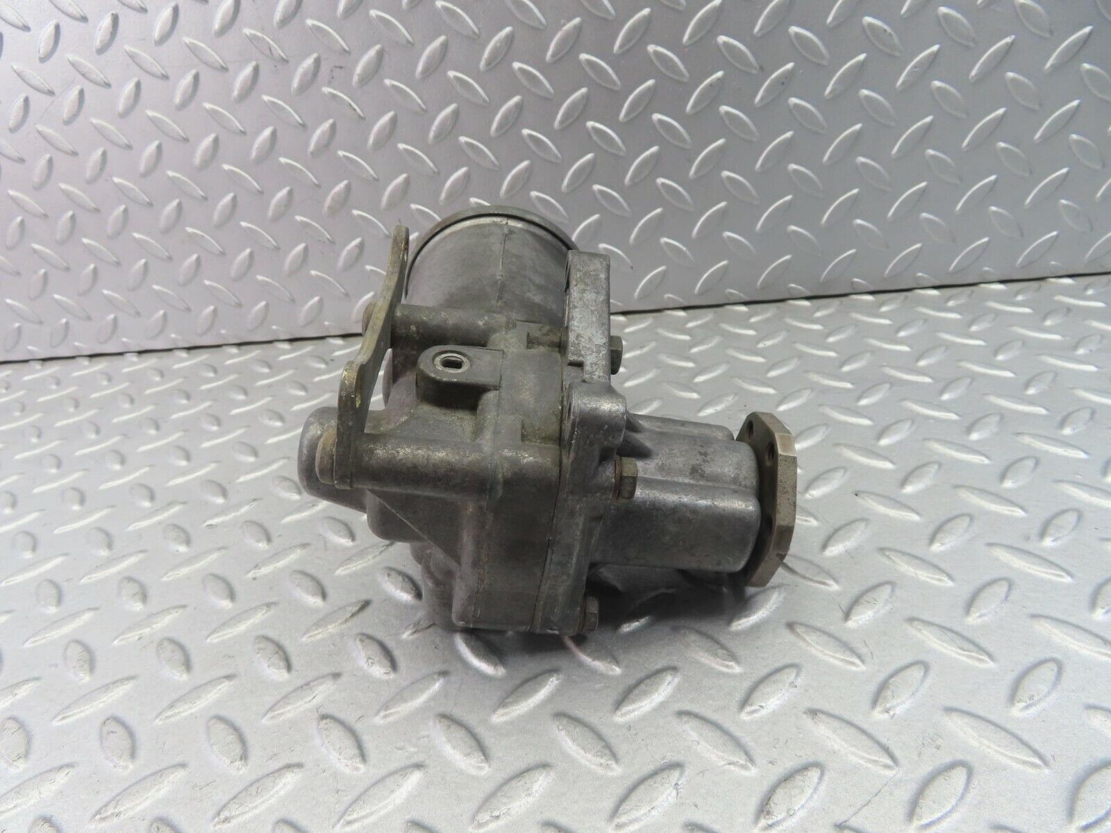 8285 Mercedes-Benz W201 Power Steering Pump 2014601280