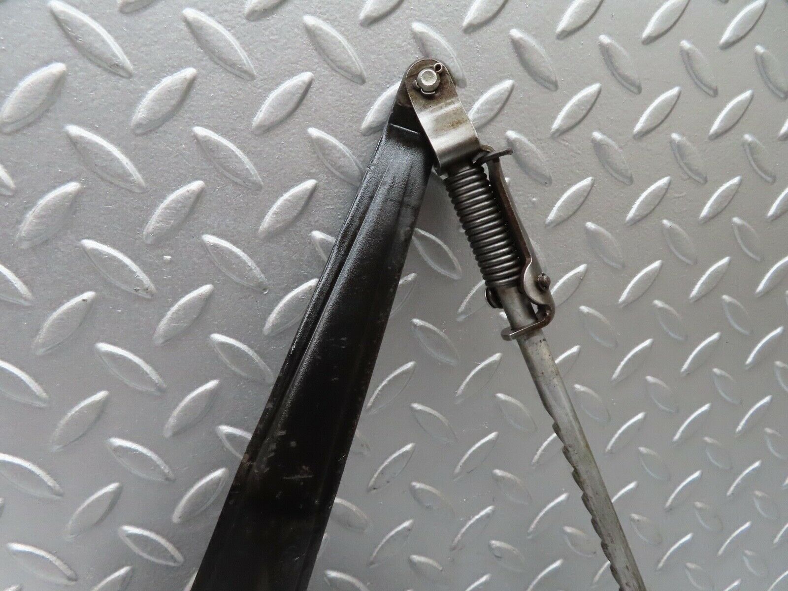 18144 Mercedes-Benz W123 200 Handbrake Regulator