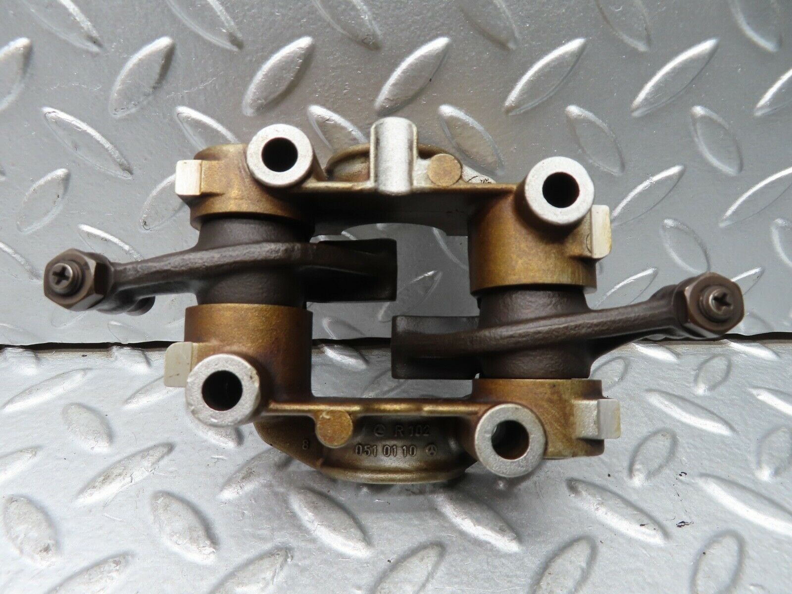 21270 Mercedes-Benz W123 230E Rocker Arms Camshaft Bearing Block 1020510110