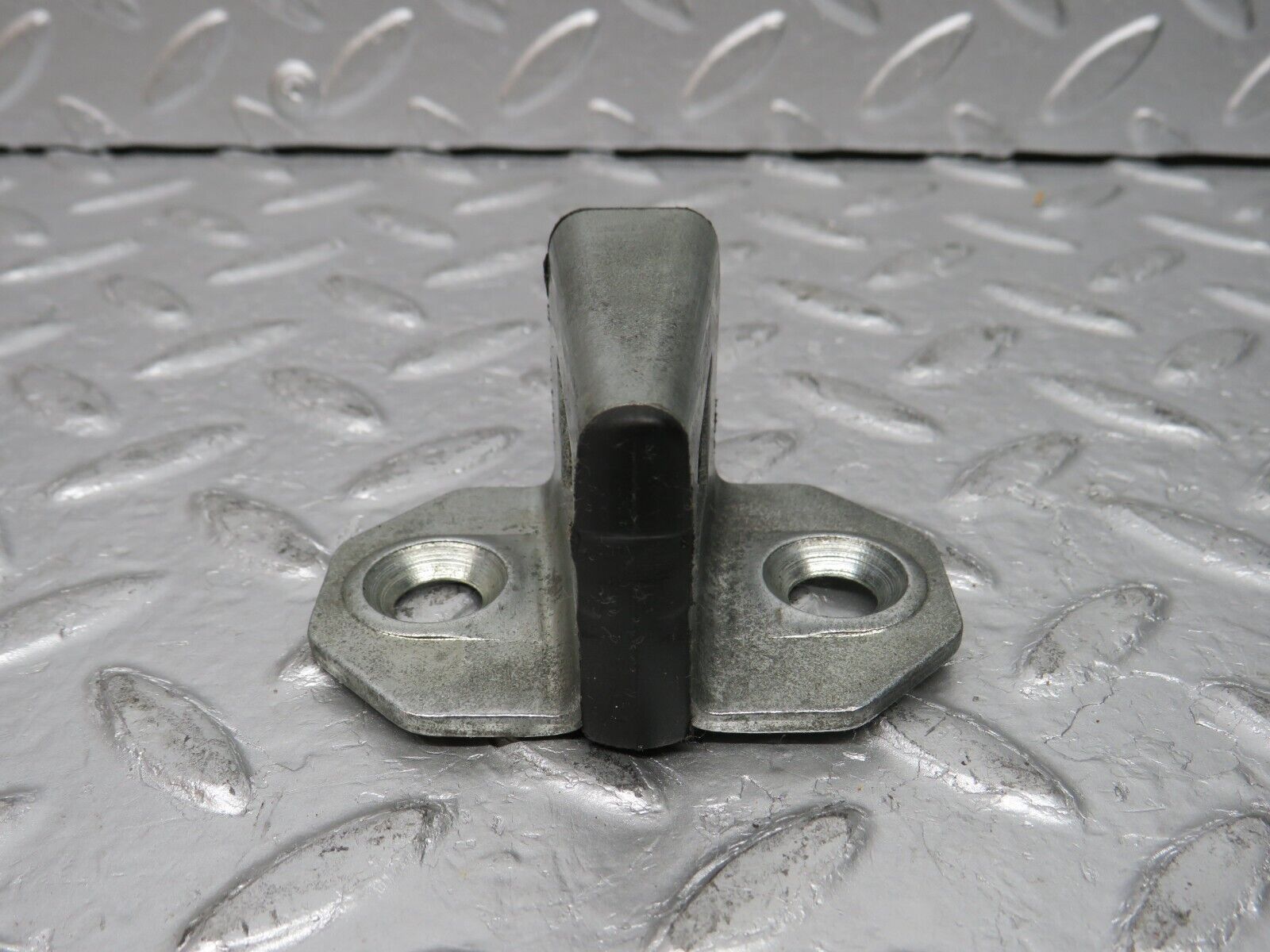 31458 Mercedes-Benz S124 220TE Wagon Door Lock Latch