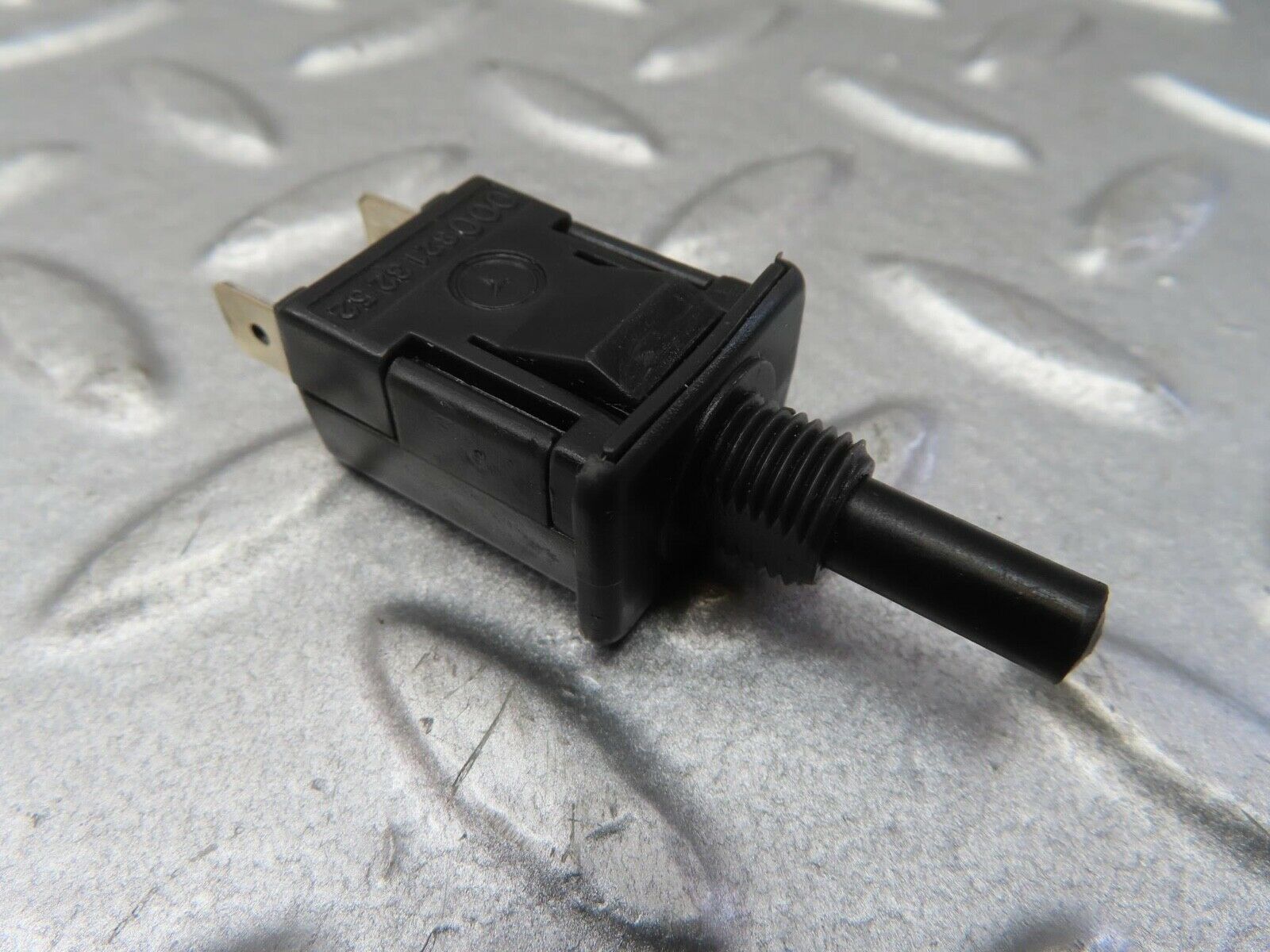 13677 Mercedes-Benz W123 200 Glove Box Light Switch 0008213252