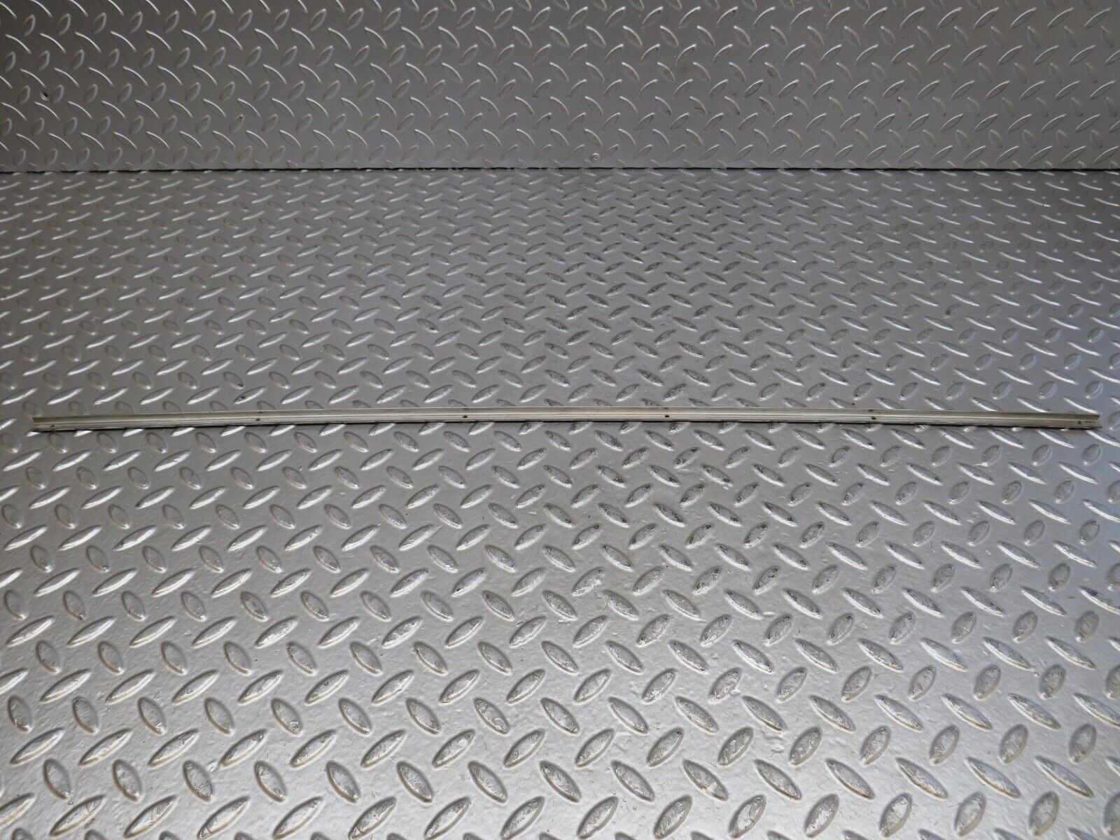 28153 Mercedes-Benz W123 280E Sunroof Chrome Trim