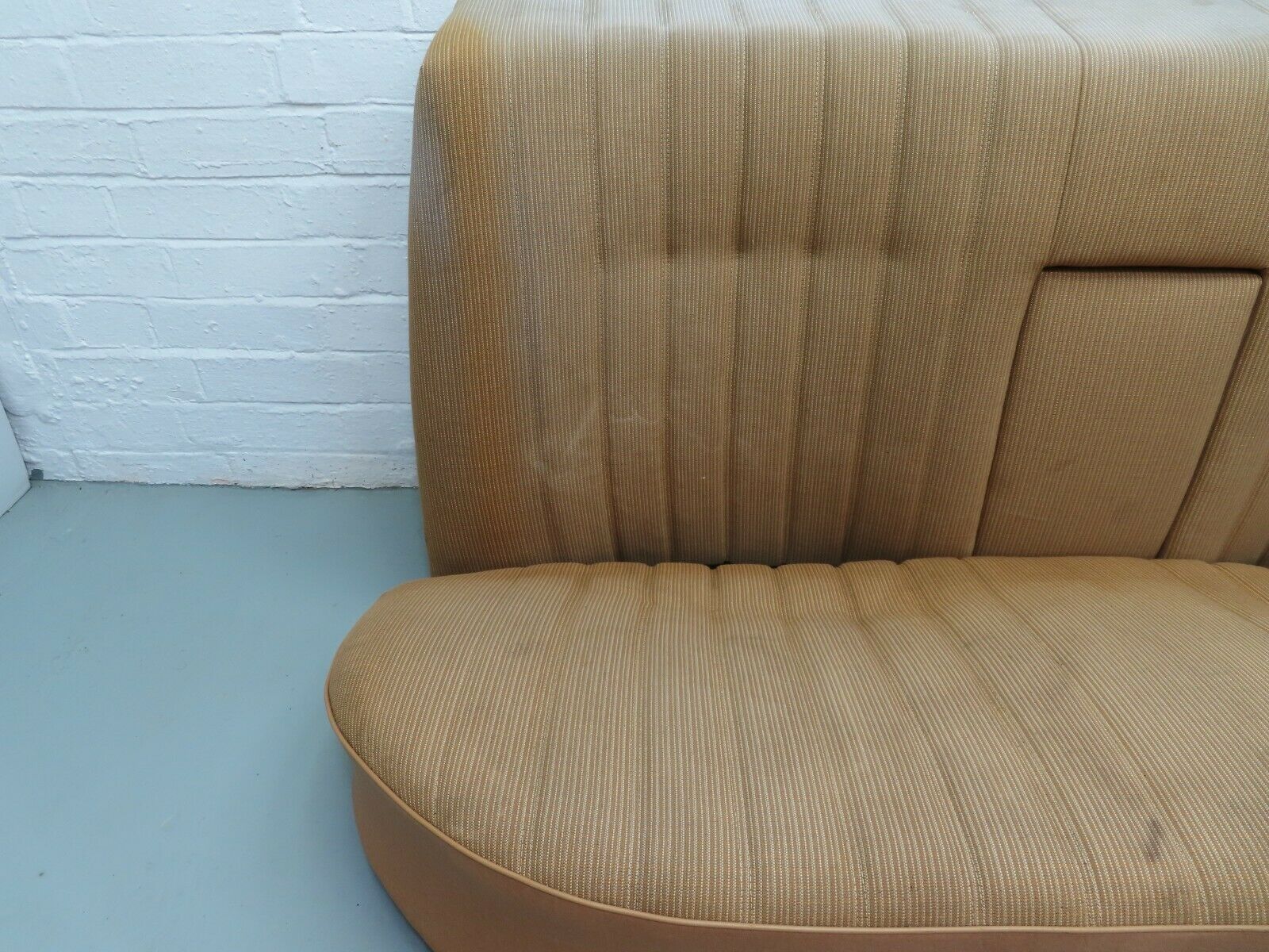 5901 Mercedes-Benz W123 200 Rear Seat