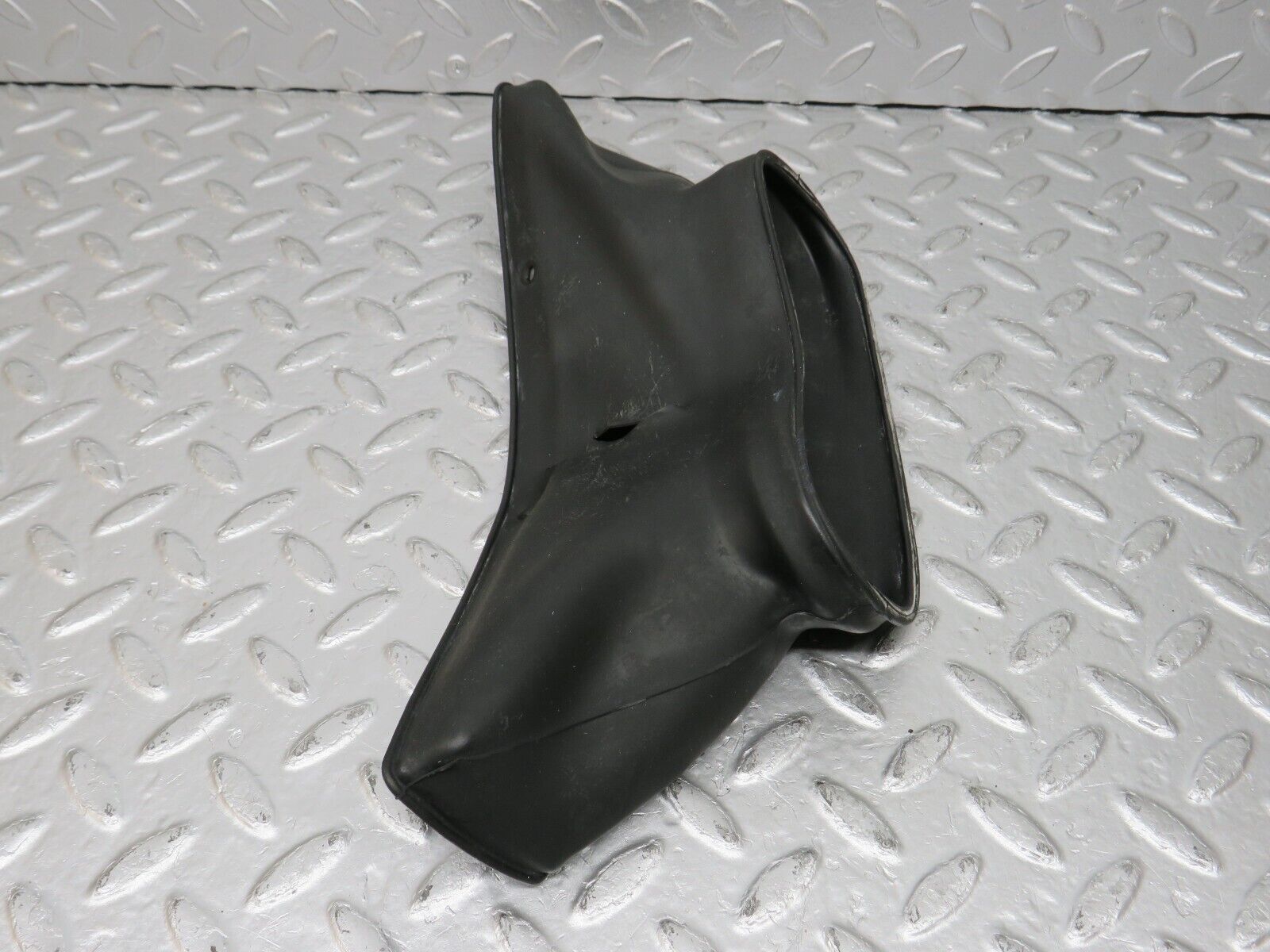 34438 Mercedes-Benz C126 380SEC Coupe Heating Duct Rubber 1268320088