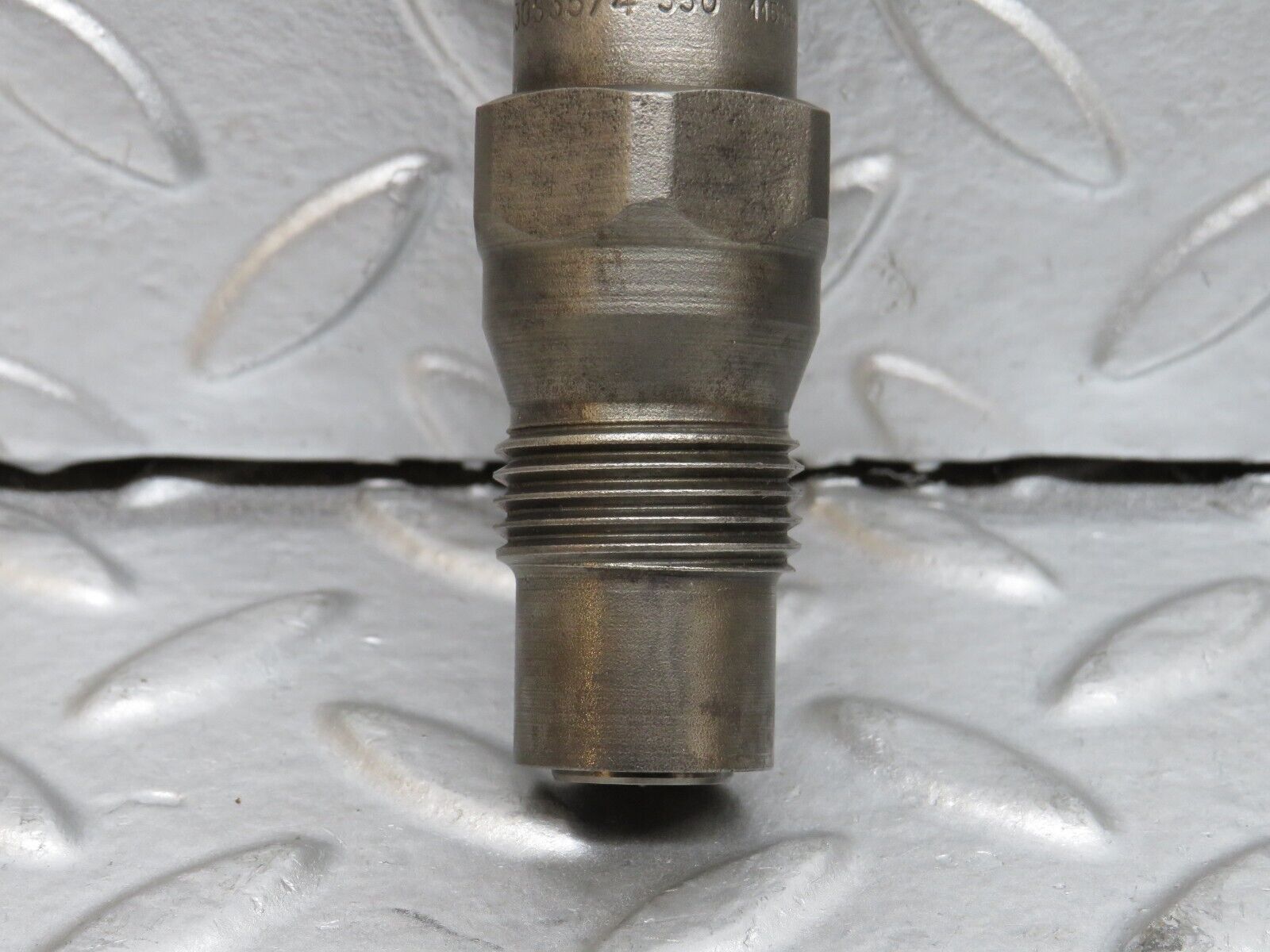 28504 Mercedes-Benz S123 240D Wagon Fuel Injector Bosch KCA30S35/4