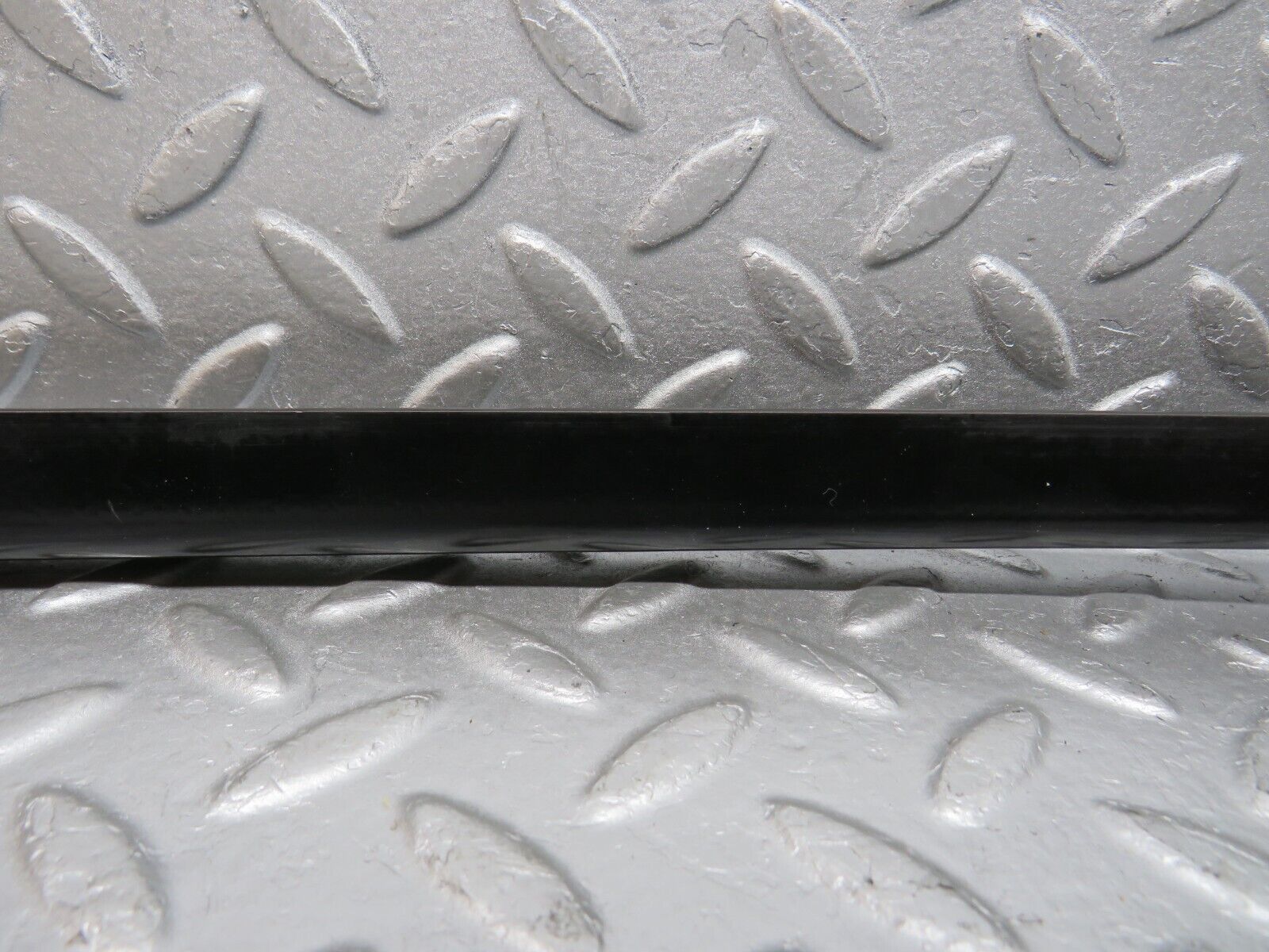 39659 Mercedes-Benz R129 320SL Coupe Right Door Front Window Channel