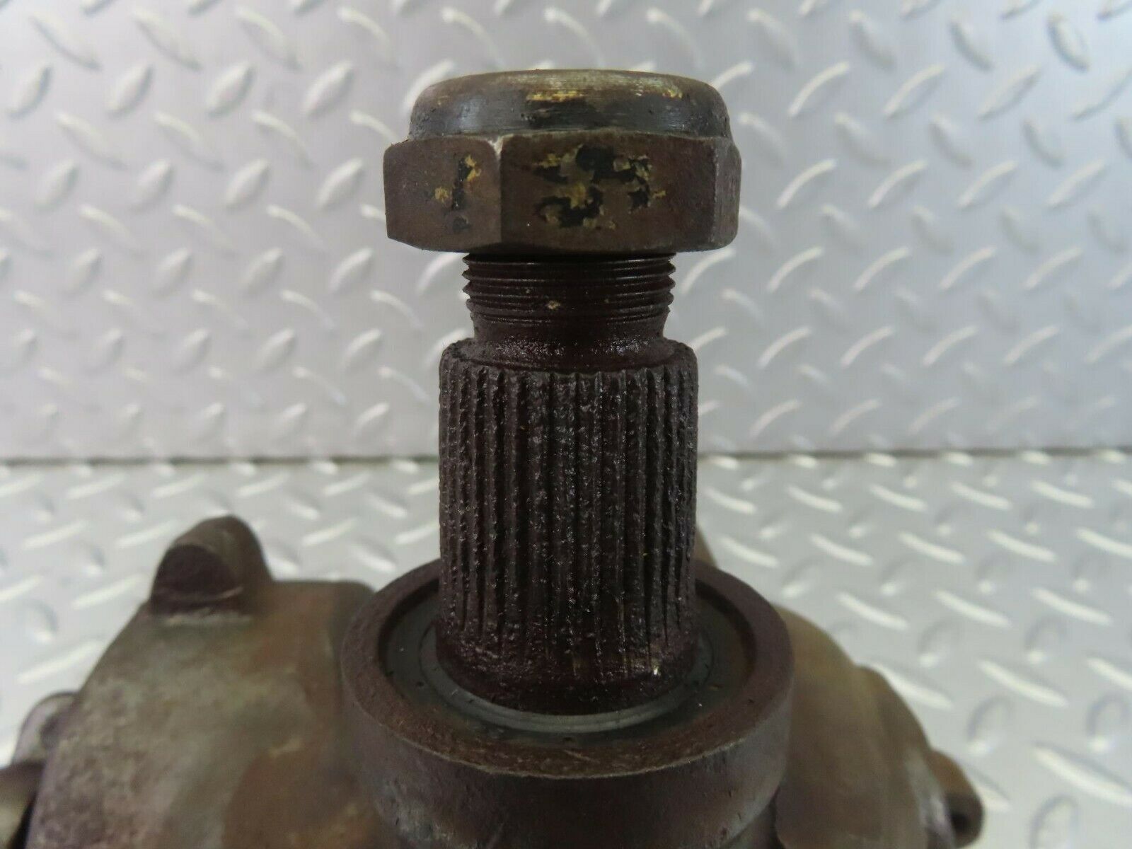 8912 Mercedes-Benz W115 Steering Box 1154610801