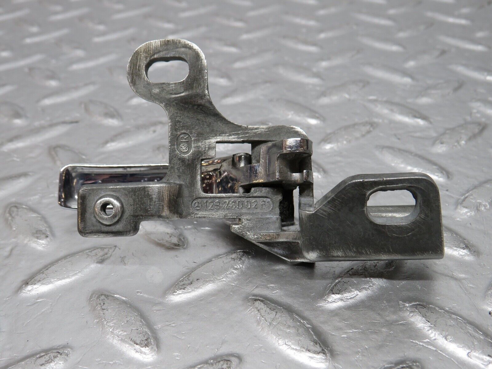 31007 Mercedes-Benz W123 230E Right Door Opener Door Handle 1237600261