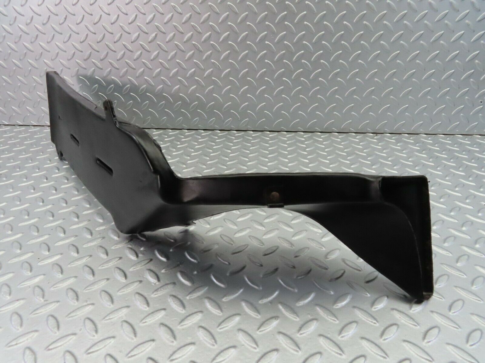 7826 Mercedes-Benz W115 220D Heater Air Duct Vent Right 1158310245