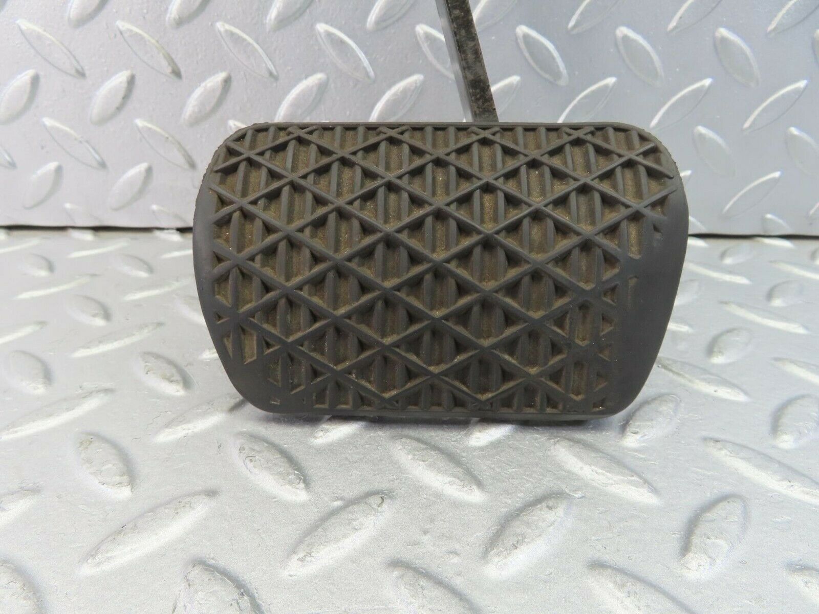 10085 Mercedes-Benz C123 230CE Coupe Brake Pedal