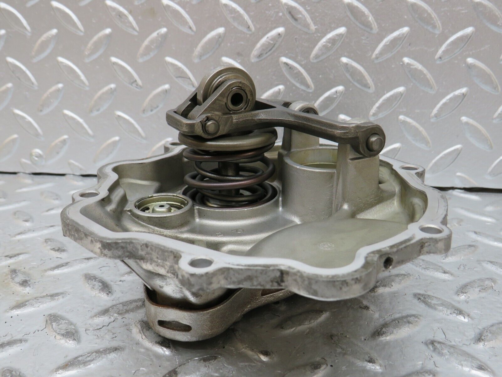 27772 Mercedes-Benz S124 300TE Wagon Vacuum Pump Pierburg 0002303165