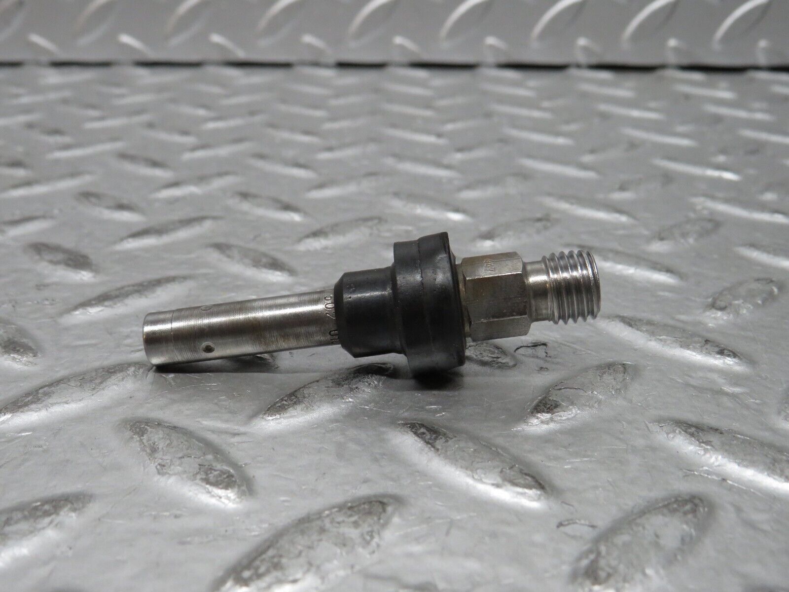 28660 Mercedes-Benz W123 230E Fuel Injector Bosch 0437502010