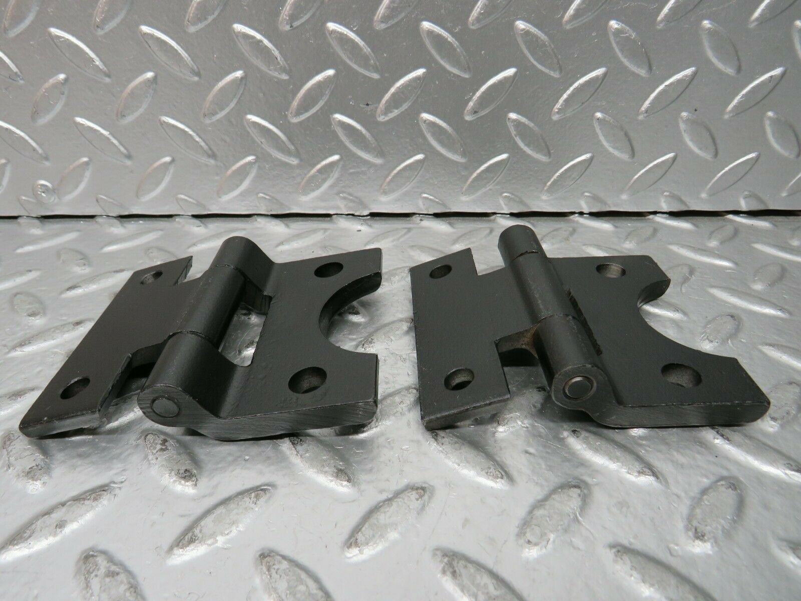 23376 Mercedes-Benz W116 350SE Right Door Hinges Pair