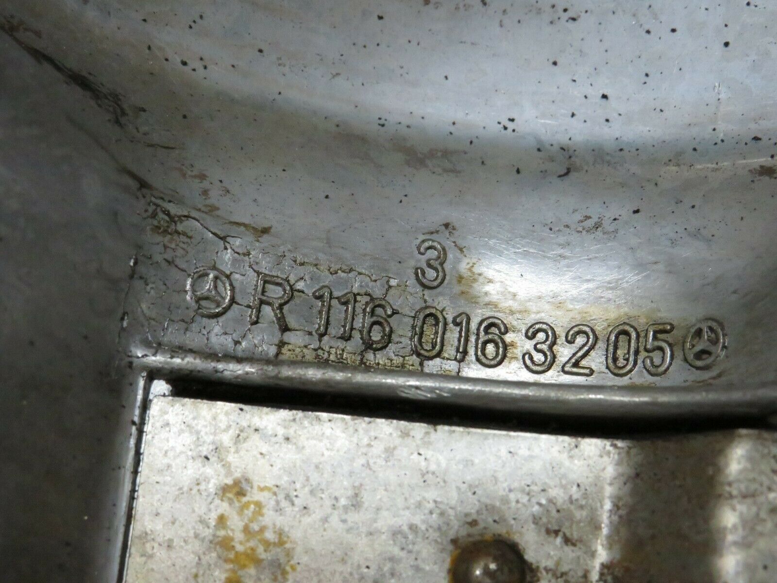 23857 Mercedes-Benz C107 450SLC Cylinder Head Valve Cover Left 1160163205