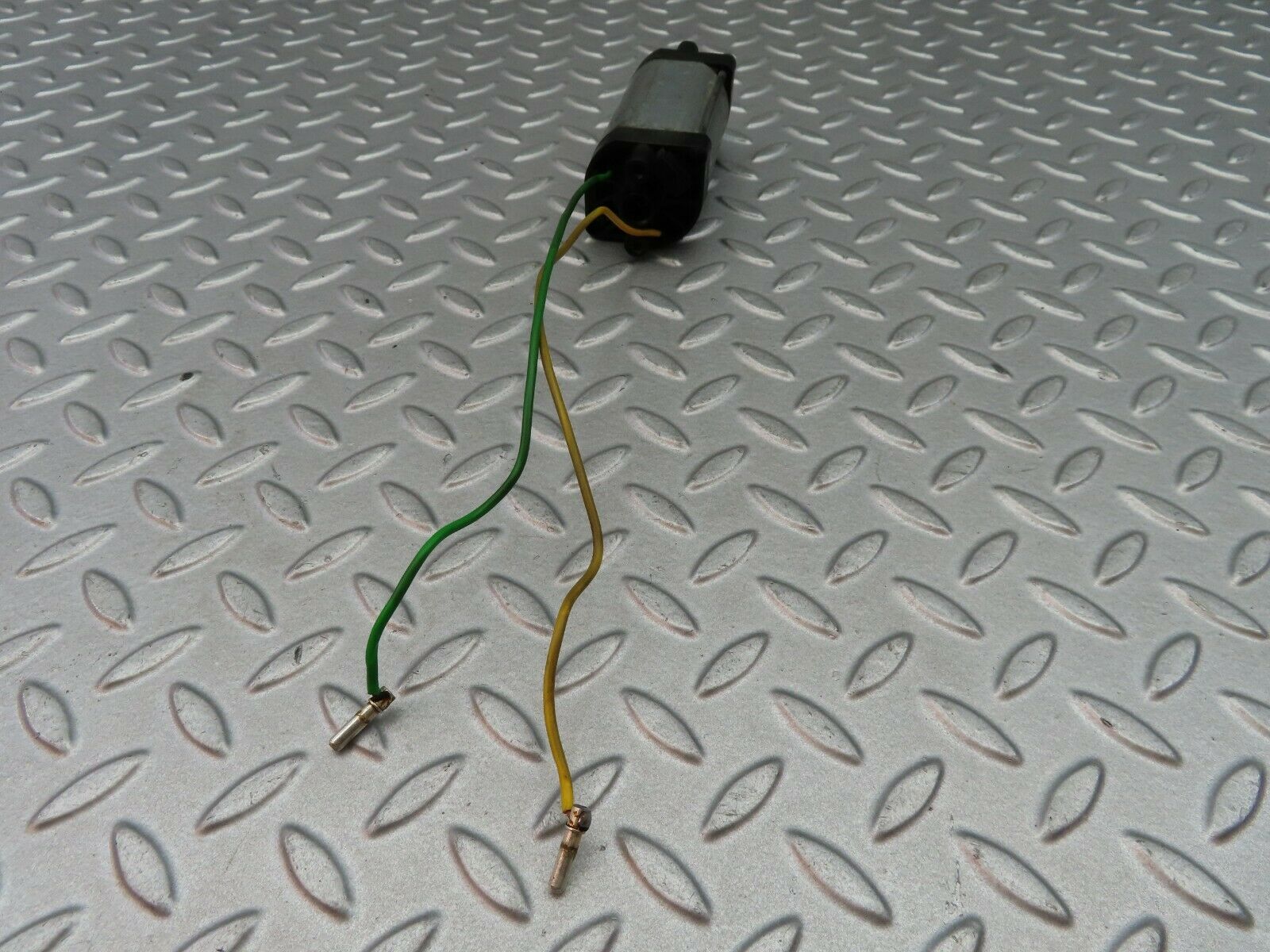 6228 Mercedes-Benz W126 380SE Seat Adjustment Motor Bosch 0130008006