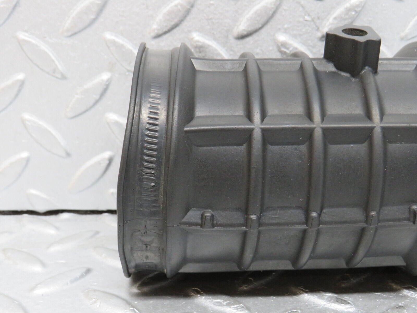 38122 Mercedes-Benz A124 320E Cabriolet Air Intake Pipe 1041410990