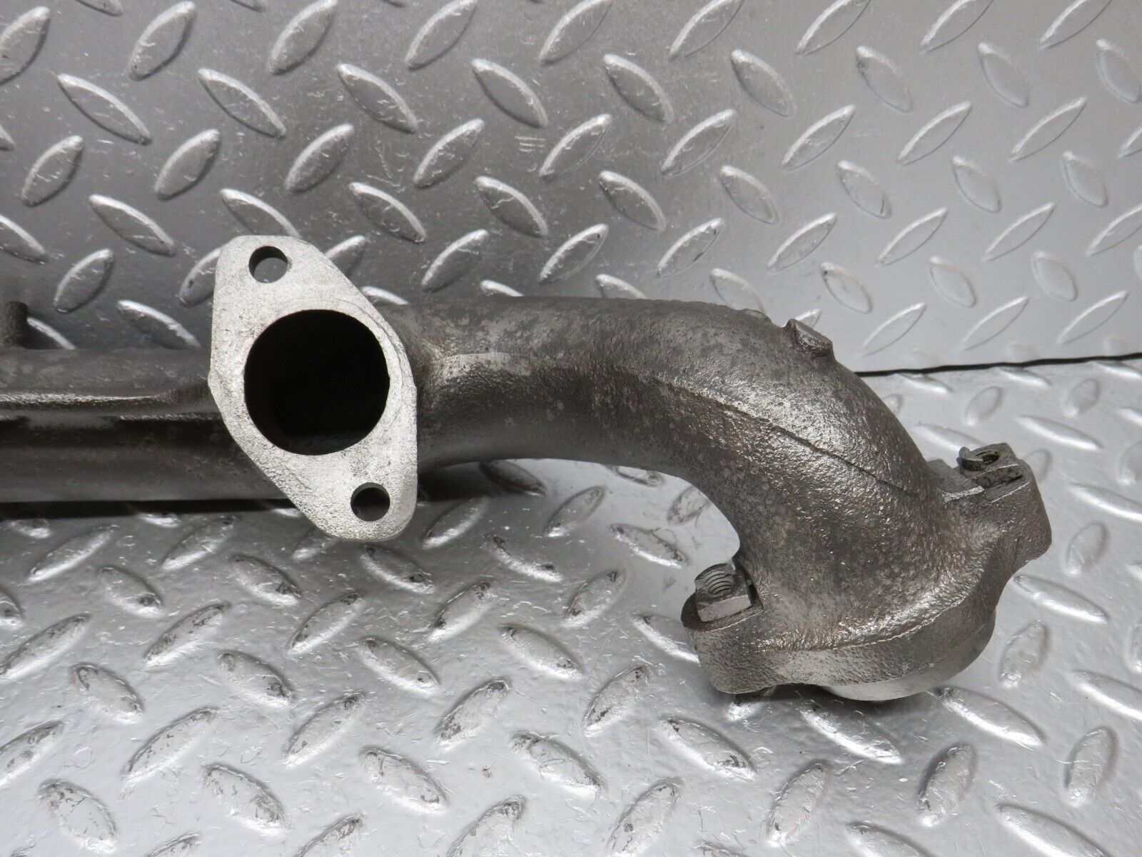 33115 Mercedes-Benz W126 380 V8 Exhaust Manifold Right 1161422402 1161420602