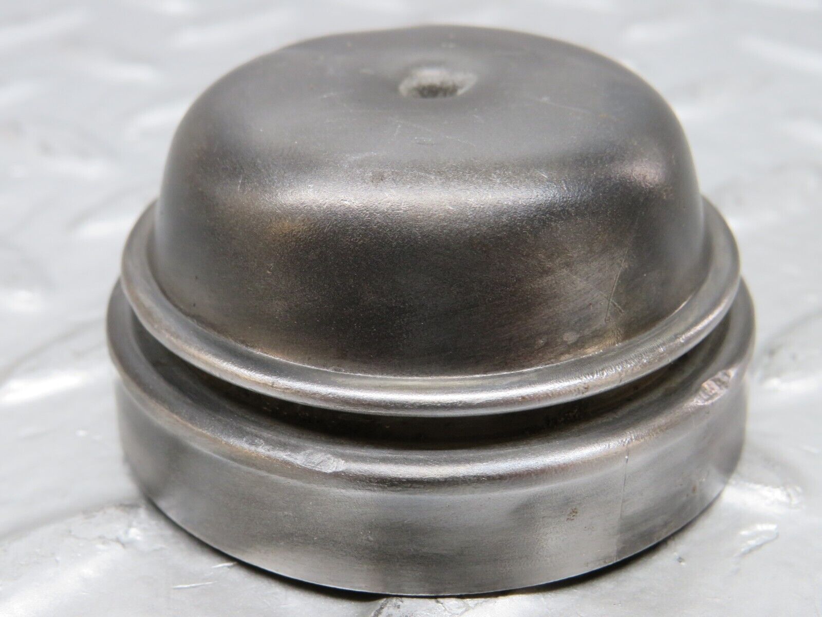 25551 Mercedes-Benz W123 200 Wheel Hub Locking Cap