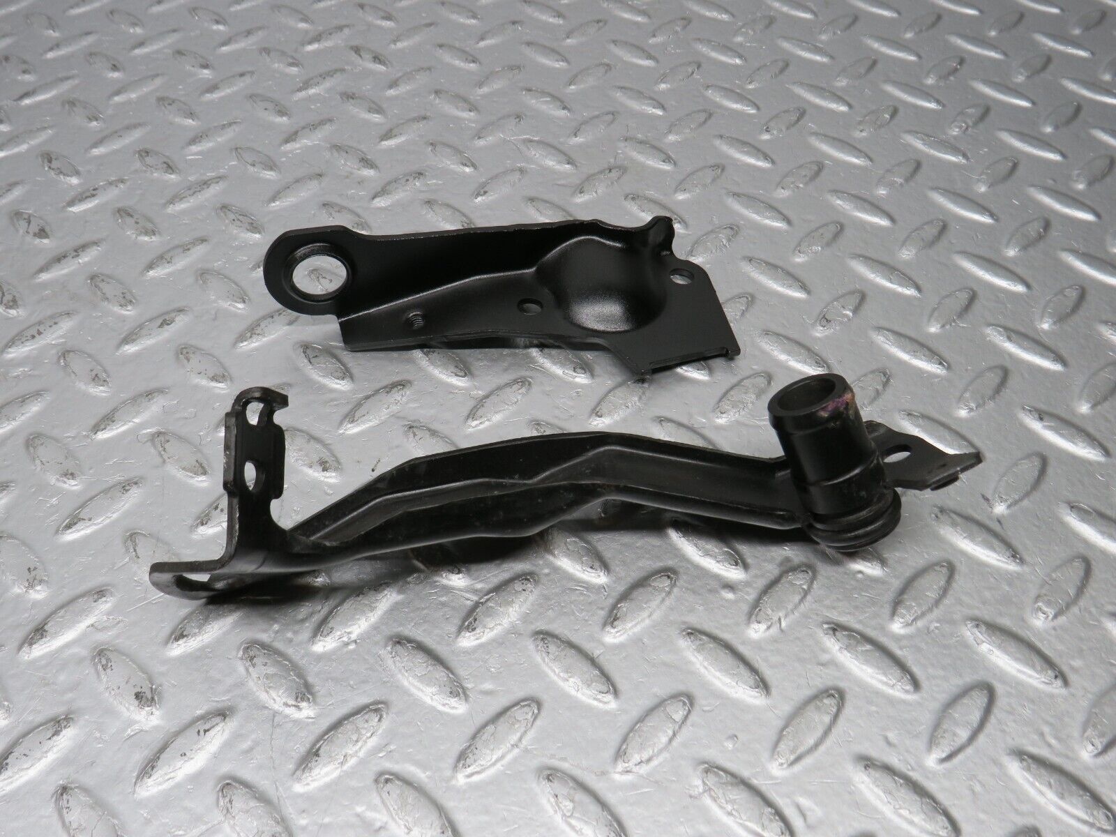 39731 Mercedes-Benz R129 320SL Coupe Engine Lifting Eyes Hooks