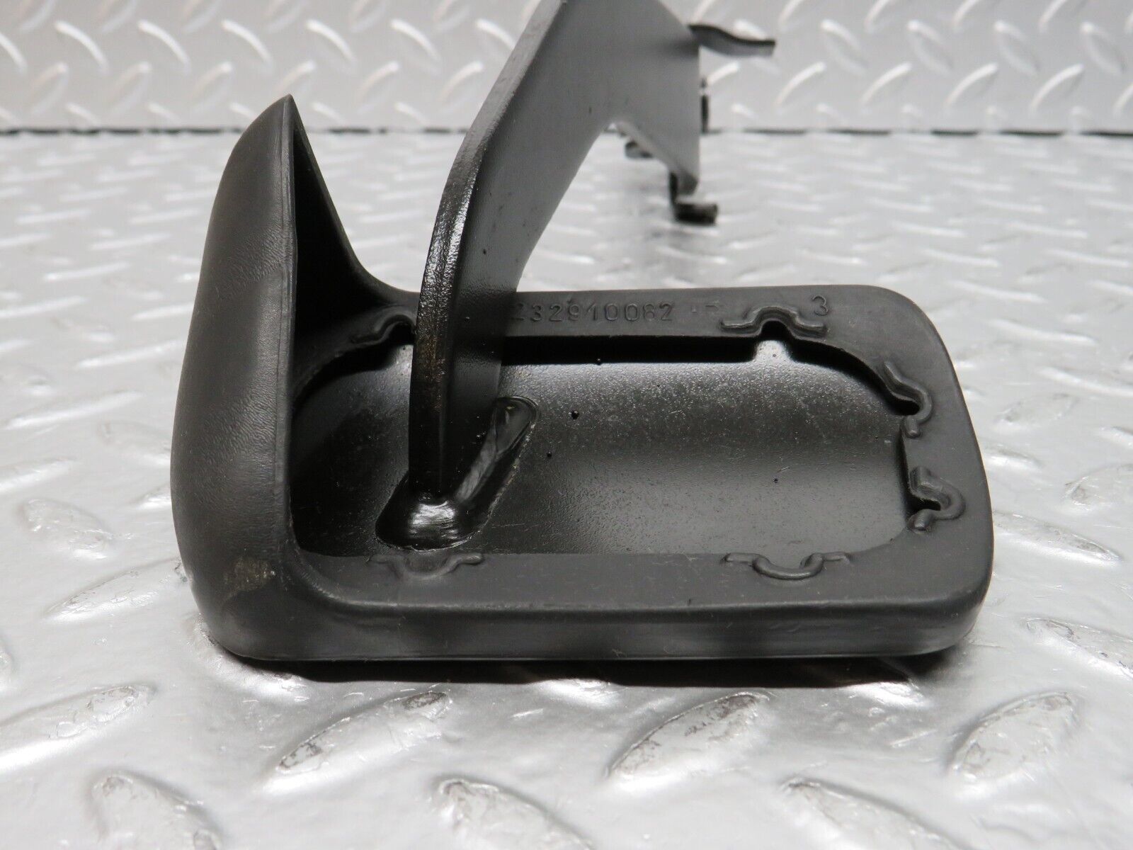 31698 Mercedes-Benz W201 190LE 1.8L Brake Pedal 1232910082