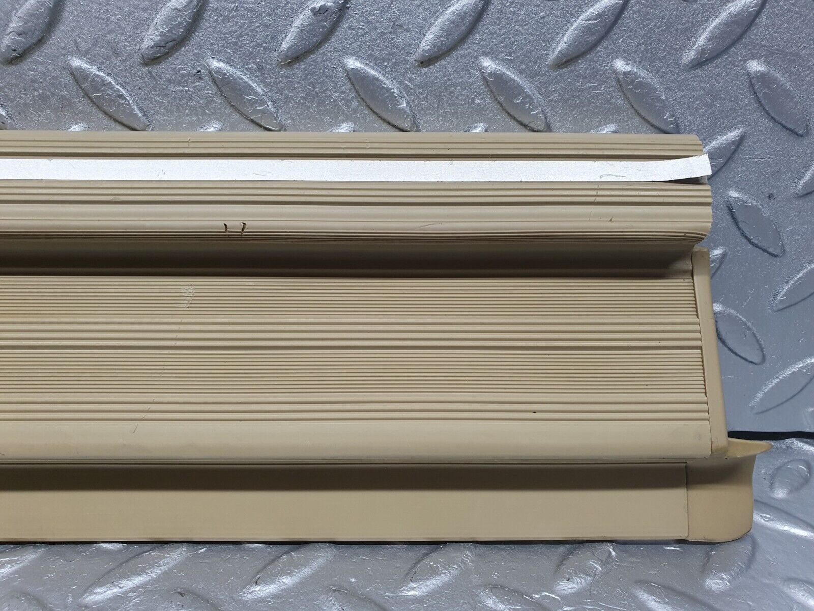 40909 Mercedes-Benz W126 300SE Rear Left Door Sill Trim Beige