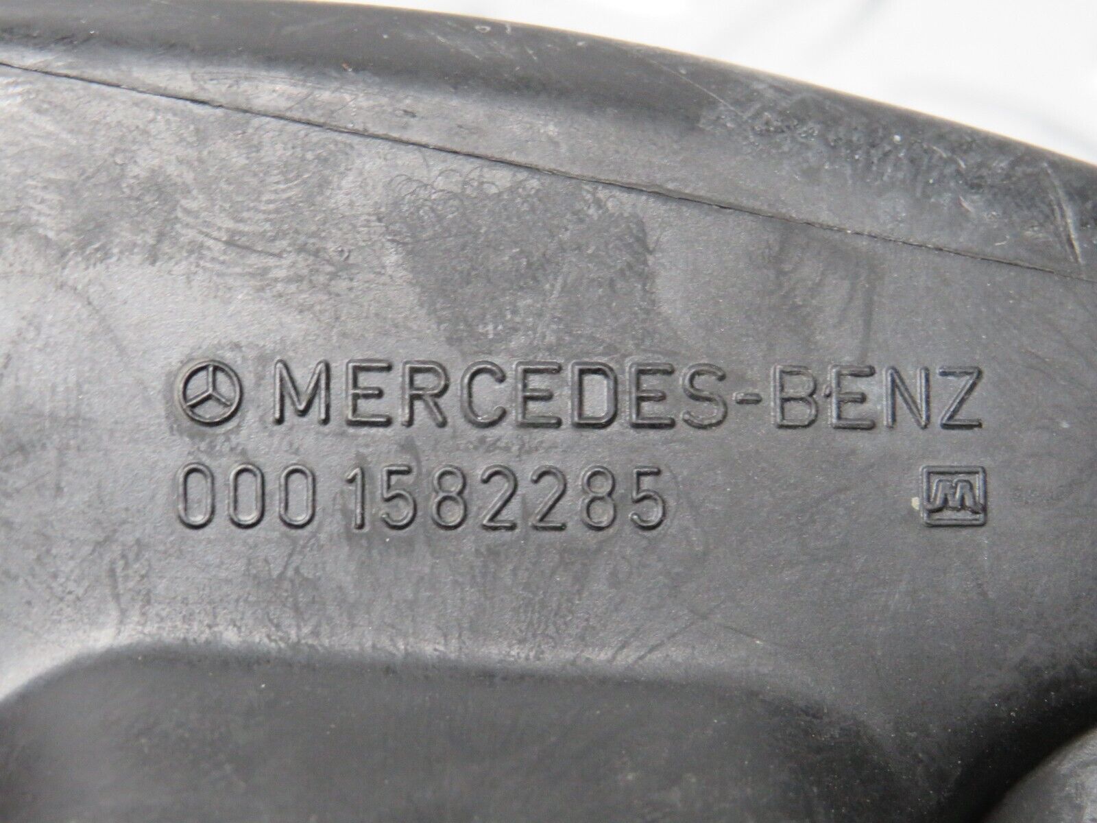 30303 Mercedes-Benz W124 230E Ignition Coil Cover Cap 0001582285