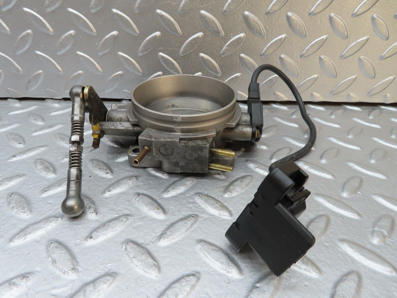 20037 Mercedes-Benz R129 300SL Coupe Throttle Body Valve 0021402853