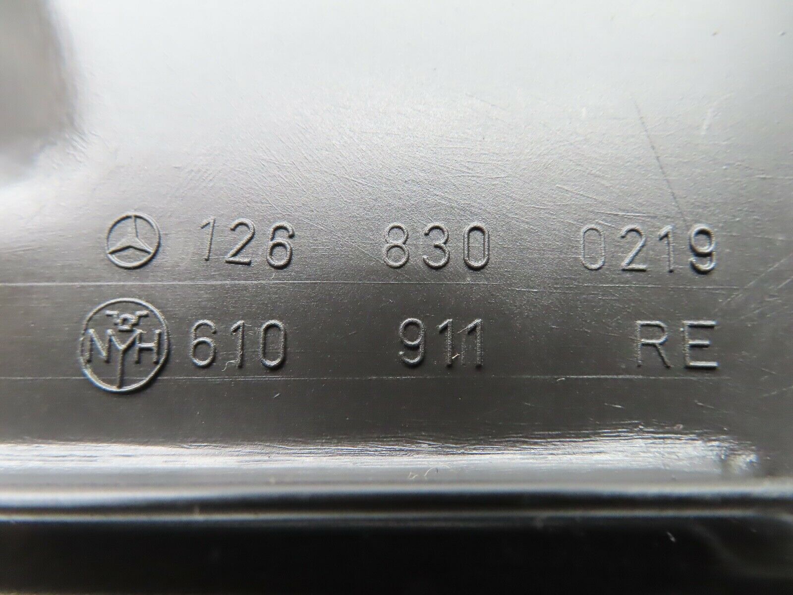 21658 Mercedes-Benz W126 300SE Dashboard Air Vent Duct Pair 1268300119