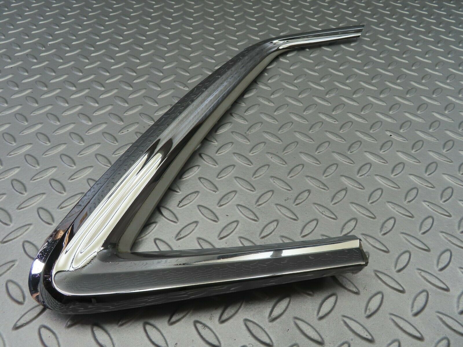 6897 Mercedes-Benz C107 350SLC Coupe Rear Right Window Triangle Trim 1076980289