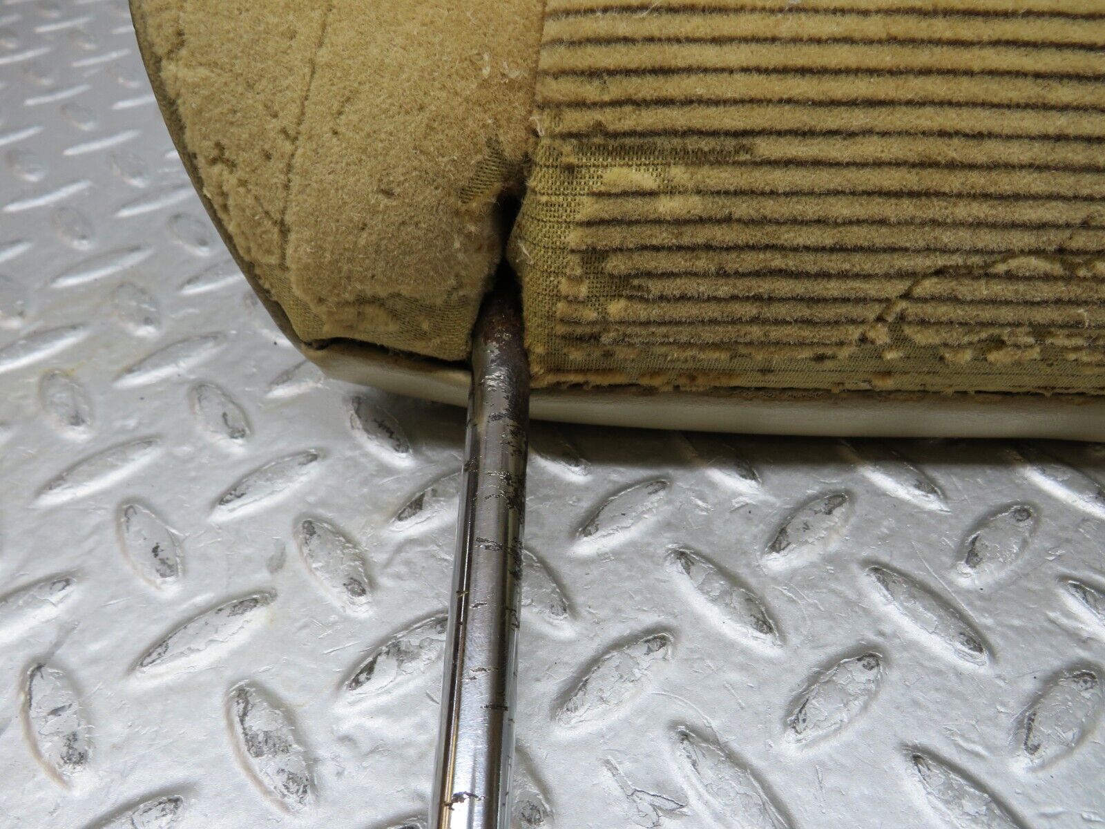 37079 Mercedes-Benz C126 420SEC Coupe Front Seat Headrest