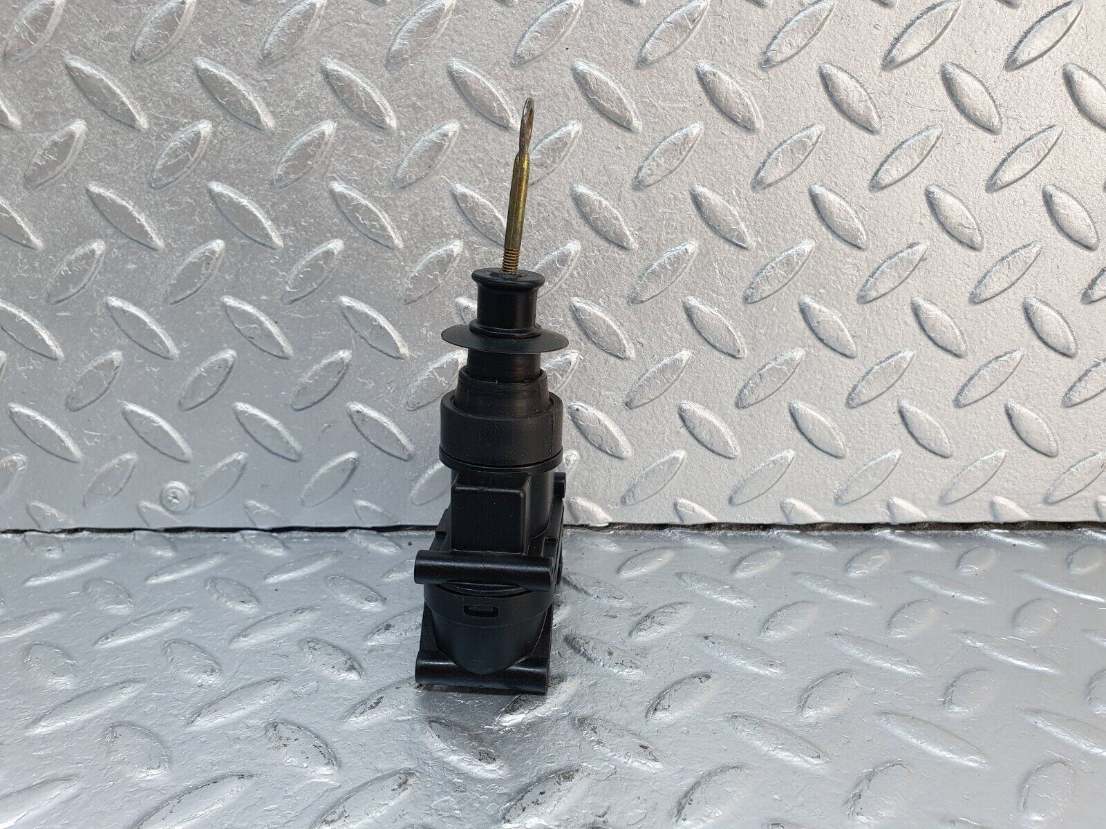 41558 Mercedes-Benz W124 200E Left Door Lock Vacuum Actuator