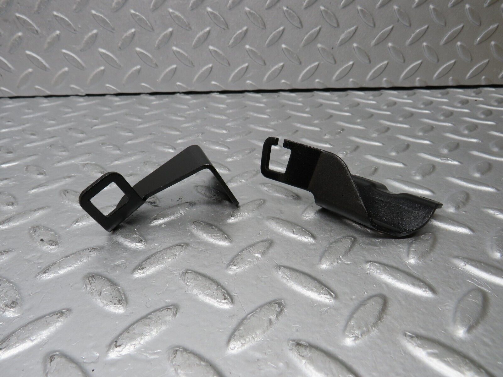 38973 Mercedes-Benz W201 190E 2.6L Accelerator Cable Holder Bracket