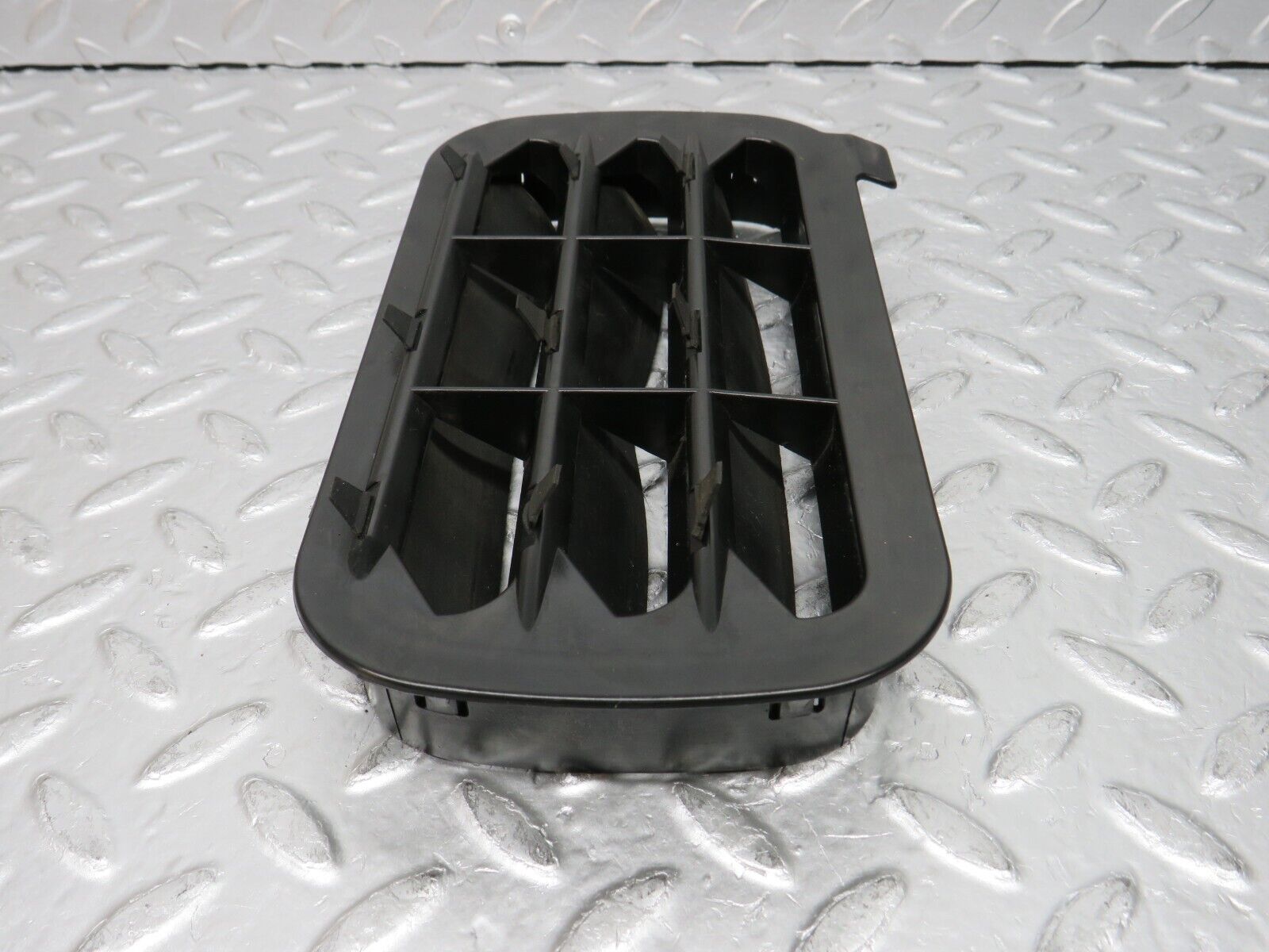 31390 Mercedes-Benz S124 220TE Wagon Air Intake Vent 1248370230 1248370242