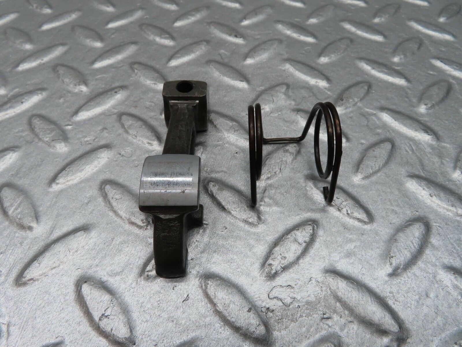 12870 Mercedes-Benz W111 220SE Valve Rocker Arm With Retaining Spring