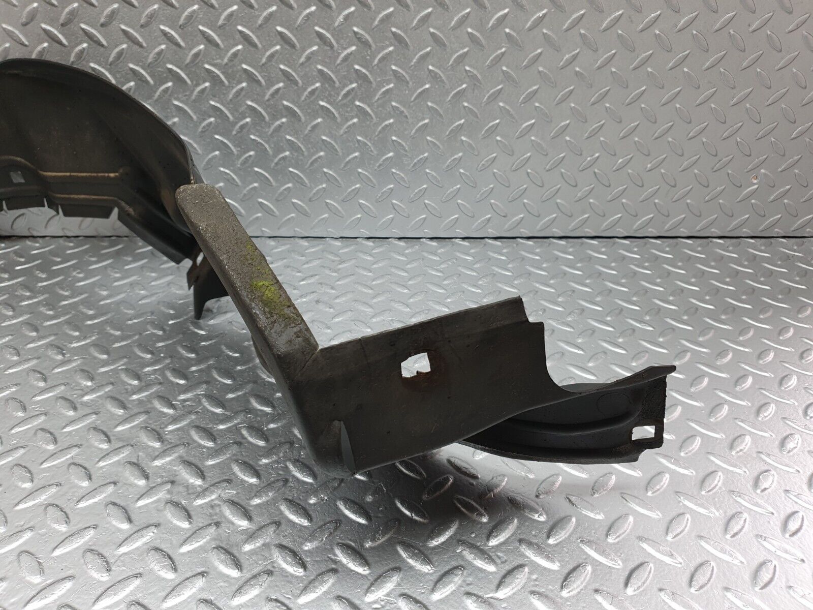 41565 Mercedes-Benz W124 200E Front Left Inner Fender Wing Splash Guard 1248840135