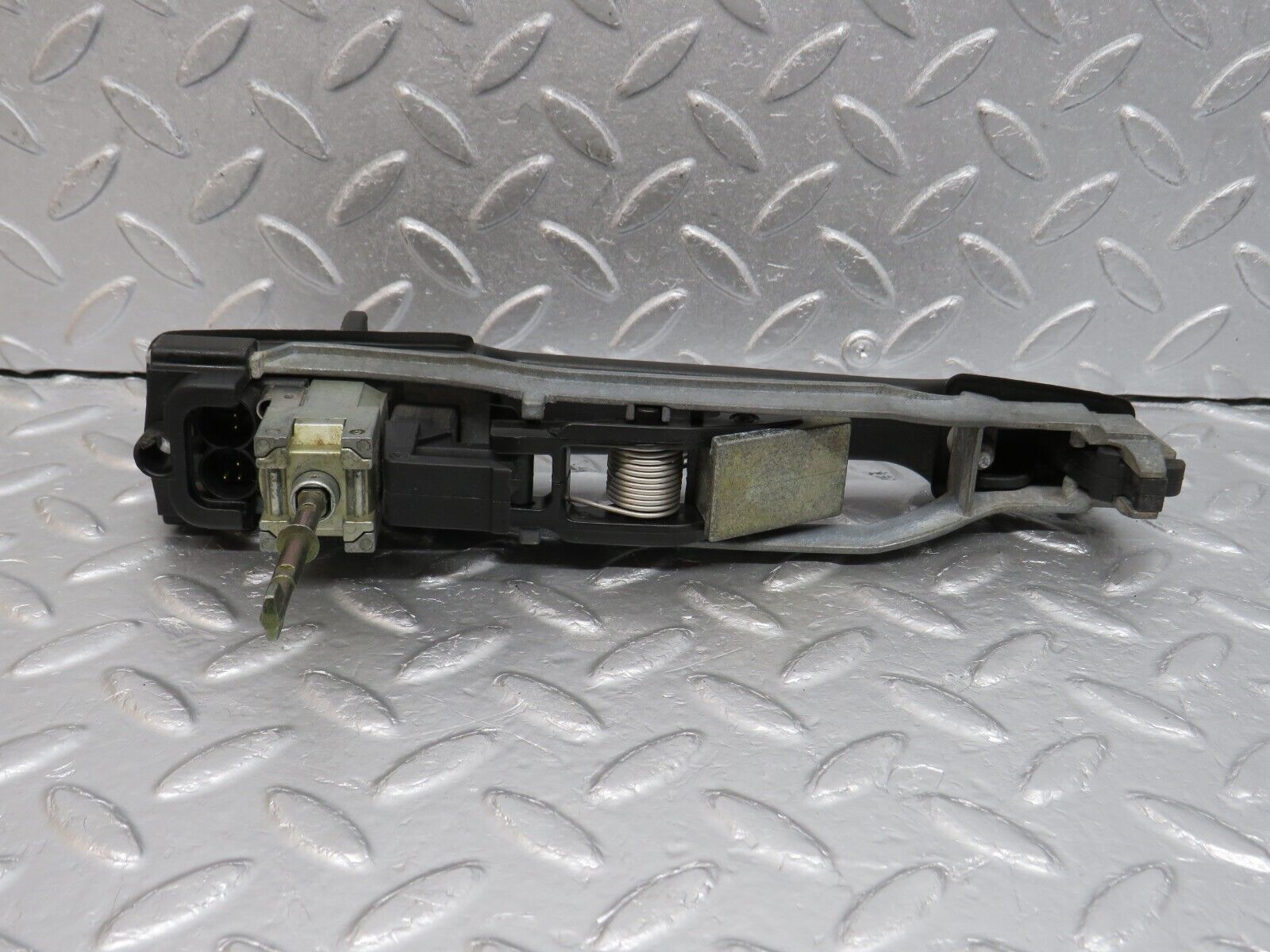 39771 Mercedes-Benz R129 320SL Coupe Right Door Exterior Handle With Key