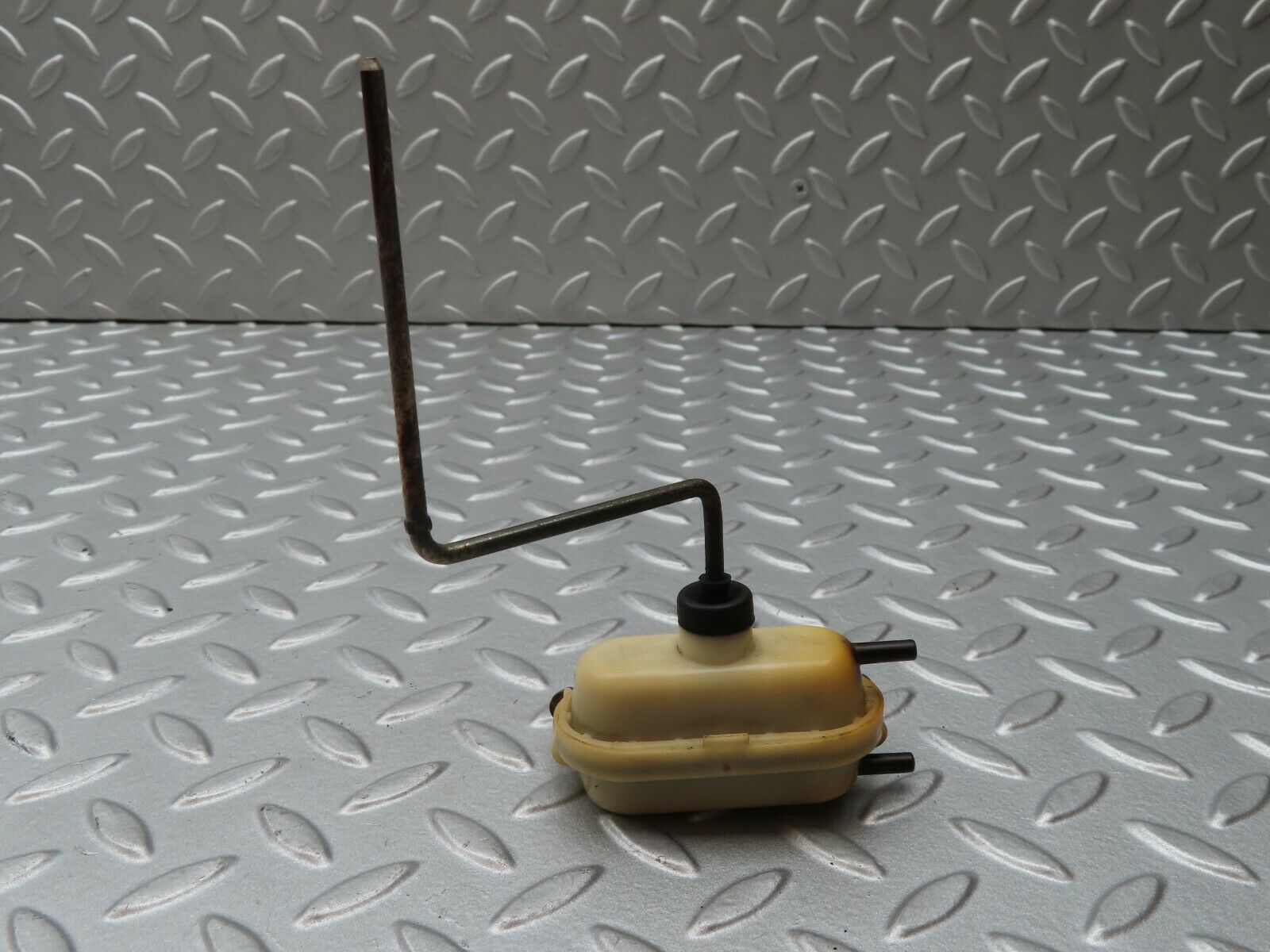 4199 Mercedes-Benz V123 240D LWB Fuel Filler Door Lock Actuator