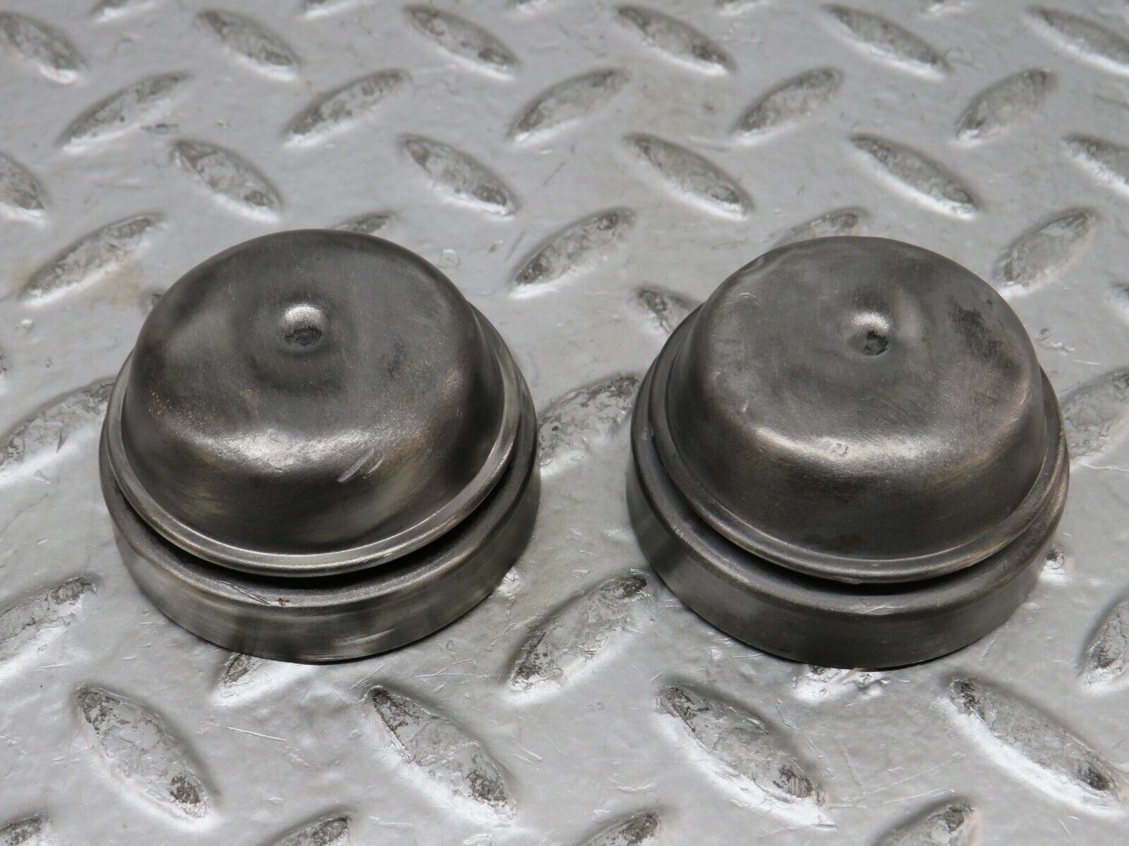 27406 Mercedes-Benz W123 280E Wheel Hub Locking Cap