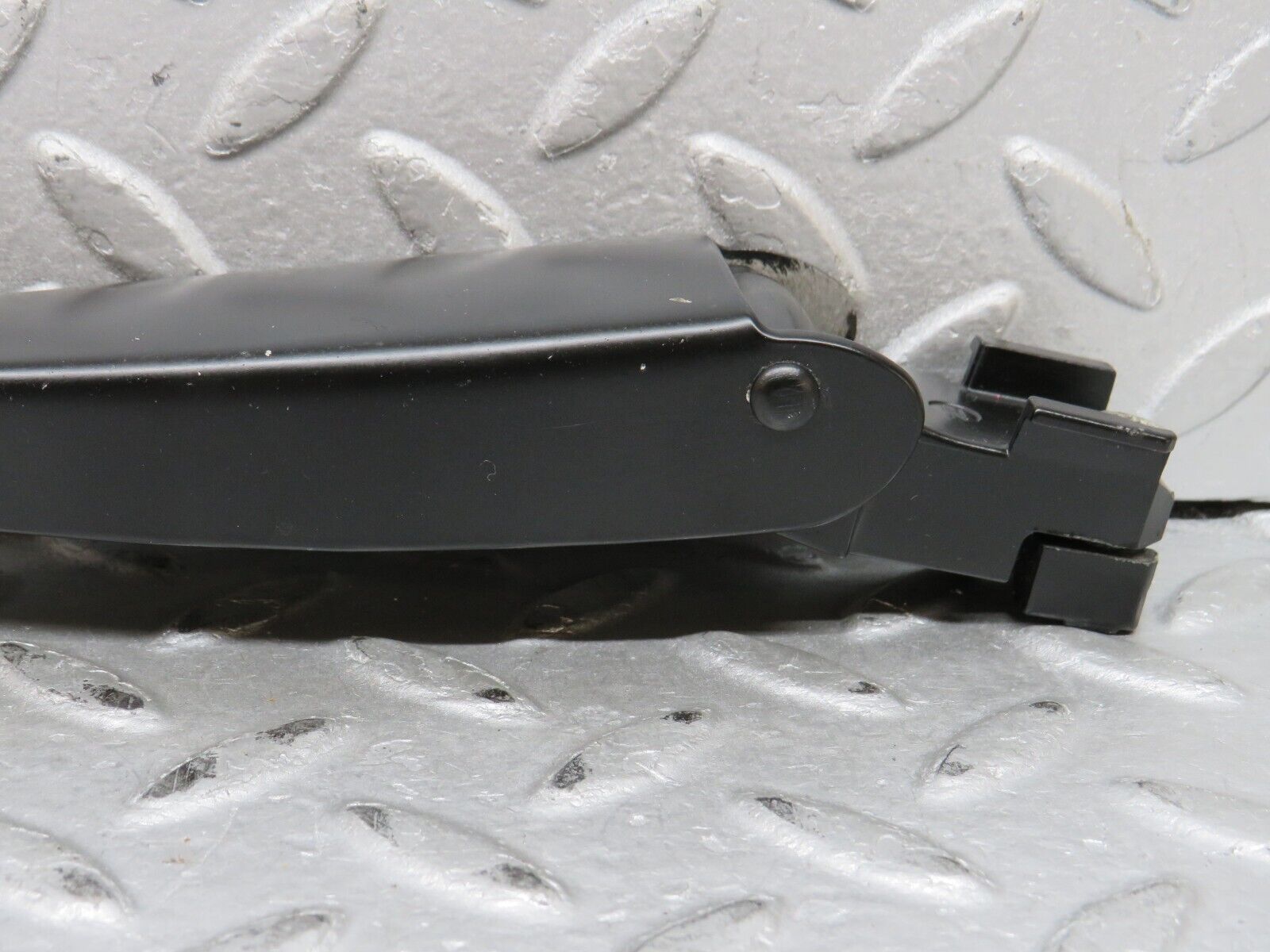 37866 Mercedes-Benz A124 320E Cabriolet Wiper Arm Bosch