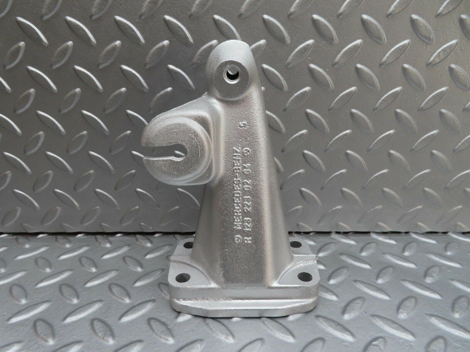 15974 Mercedes-Benz W123 280E Engine Mount Bracket Left Side 1232230204