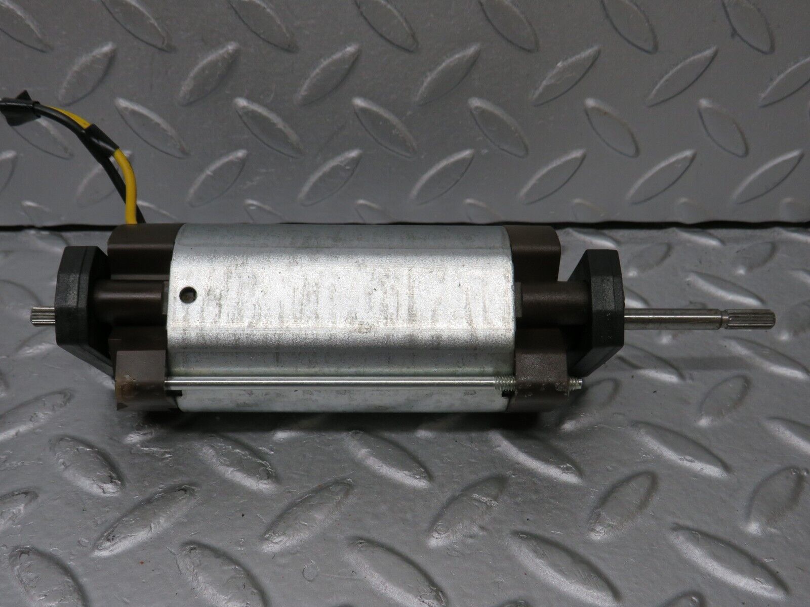 36822 Mercedes-Benz R129 300SL-24 Front Right Seat Adjustment Motor Bosch 1298205642 0130008038