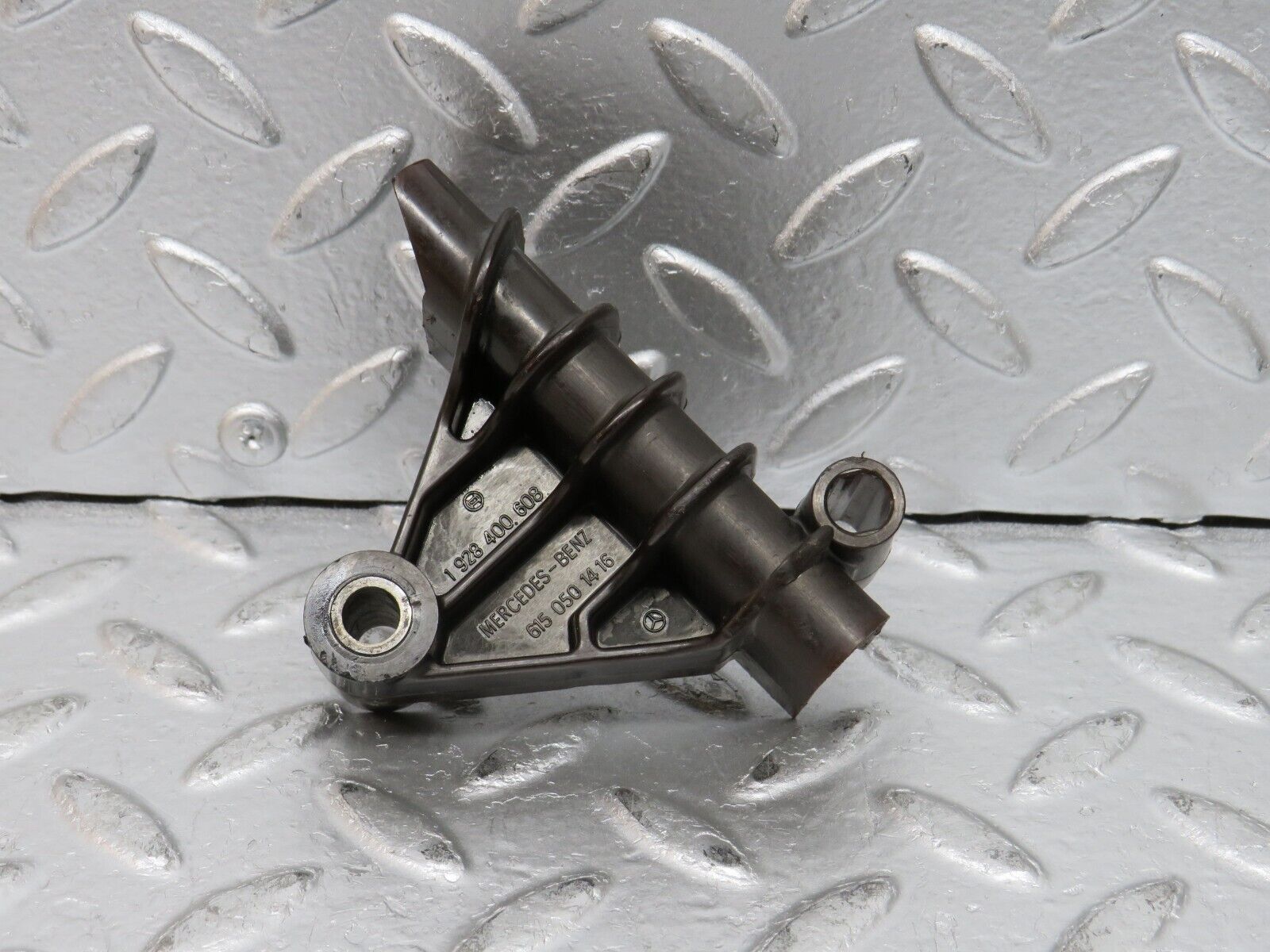 0885 Mercedes-Benz W123 240D Timing Chain Guide Rail 6150501416