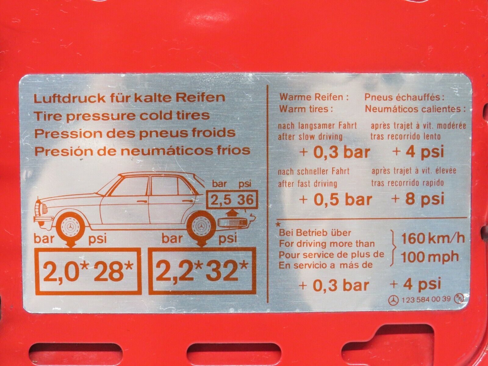 27984 Mercedes-Benz W123 280E Fuel Tank Flap Cap 1235840039