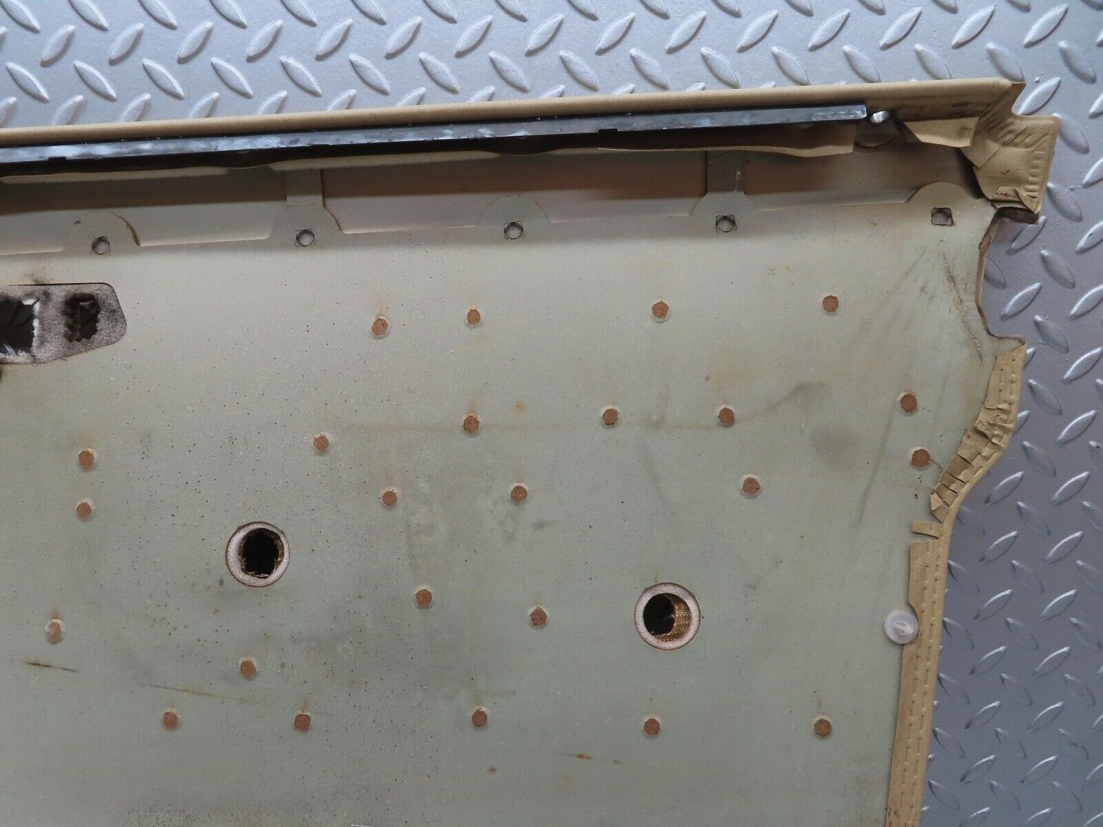 13509 Mercedes-Benz W123 200 Front Left Door Card Cream