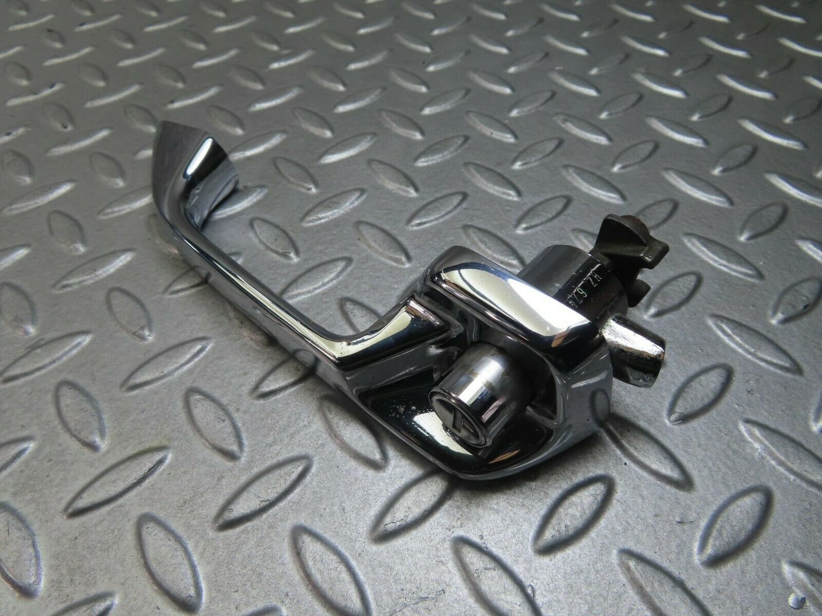 8806 Mercedes-Benz W108 Chrome Door Handle Front Right No Key 1087661401